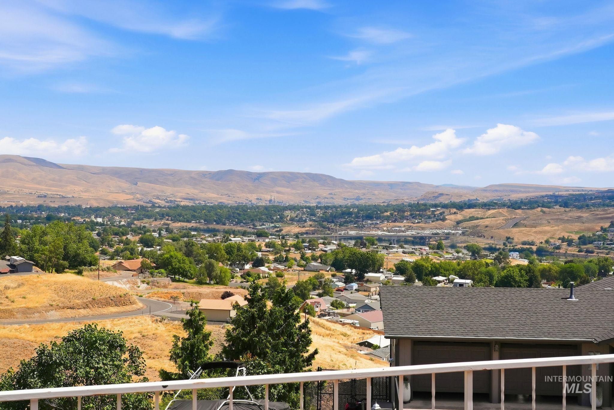 2624 Grandview Drive, Clarkston, Washington 99403, 4 Bedrooms, 3 Bathrooms, Residential For Sale, Price $849,000,MLS 98994083