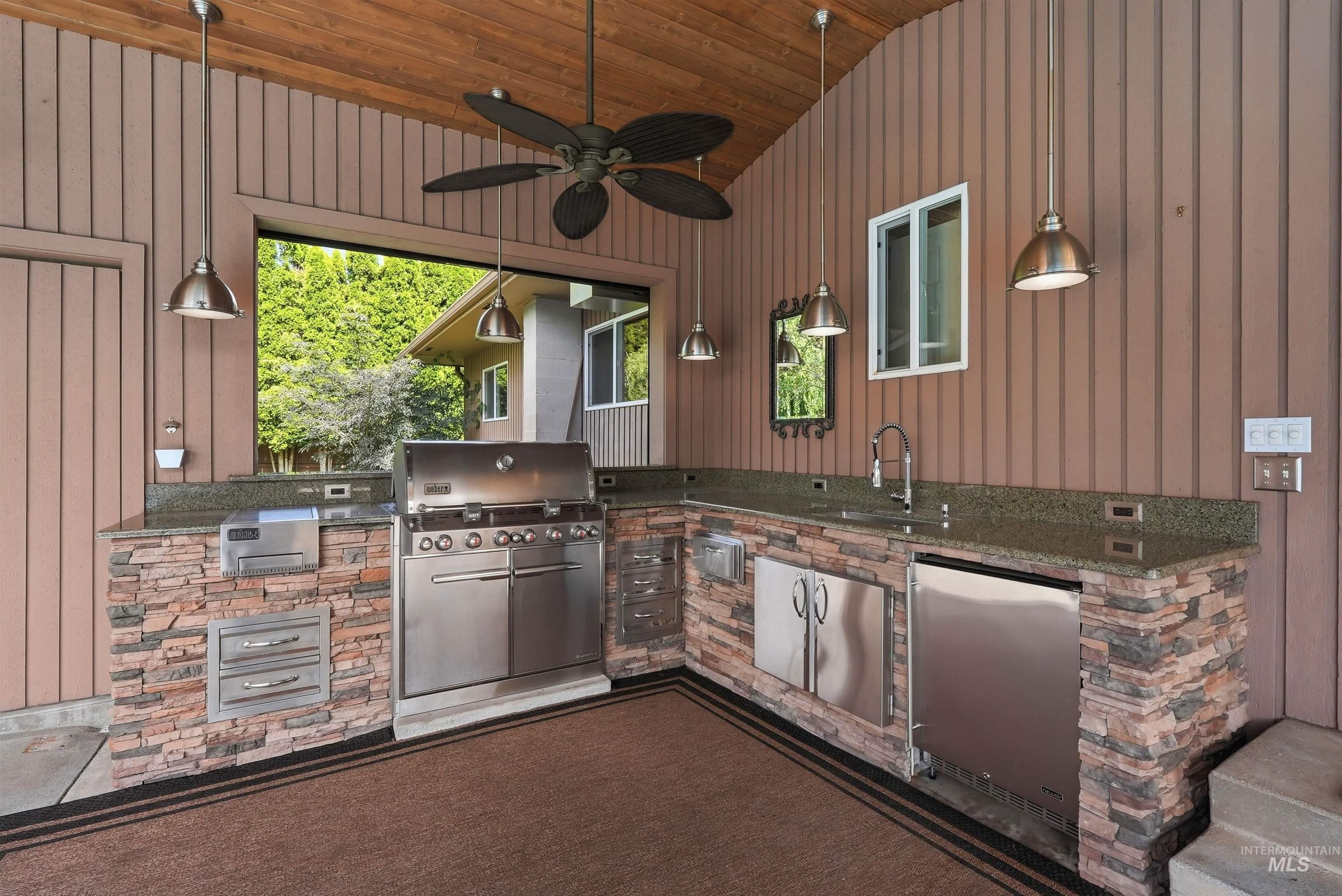 2624 Grandview Drive, Clarkston, Washington 99403, 4 Bedrooms, 3 Bathrooms, Residential For Sale, Price $849,000,MLS 98994083