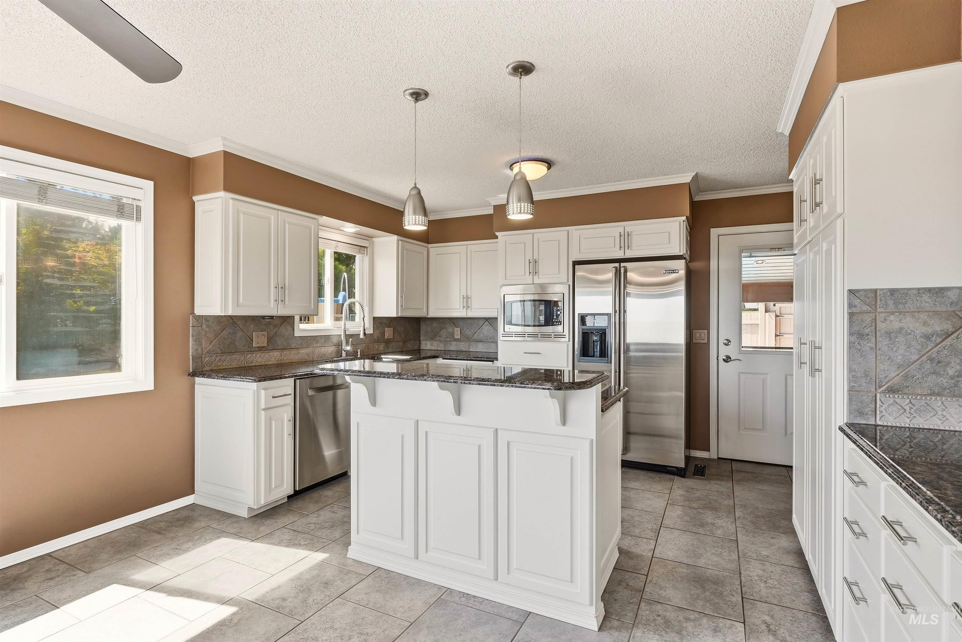 2624 Grandview Drive, Clarkston, Washington 99403, 4 Bedrooms, 3 Bathrooms, Residential For Sale, Price $849,000,MLS 98994083