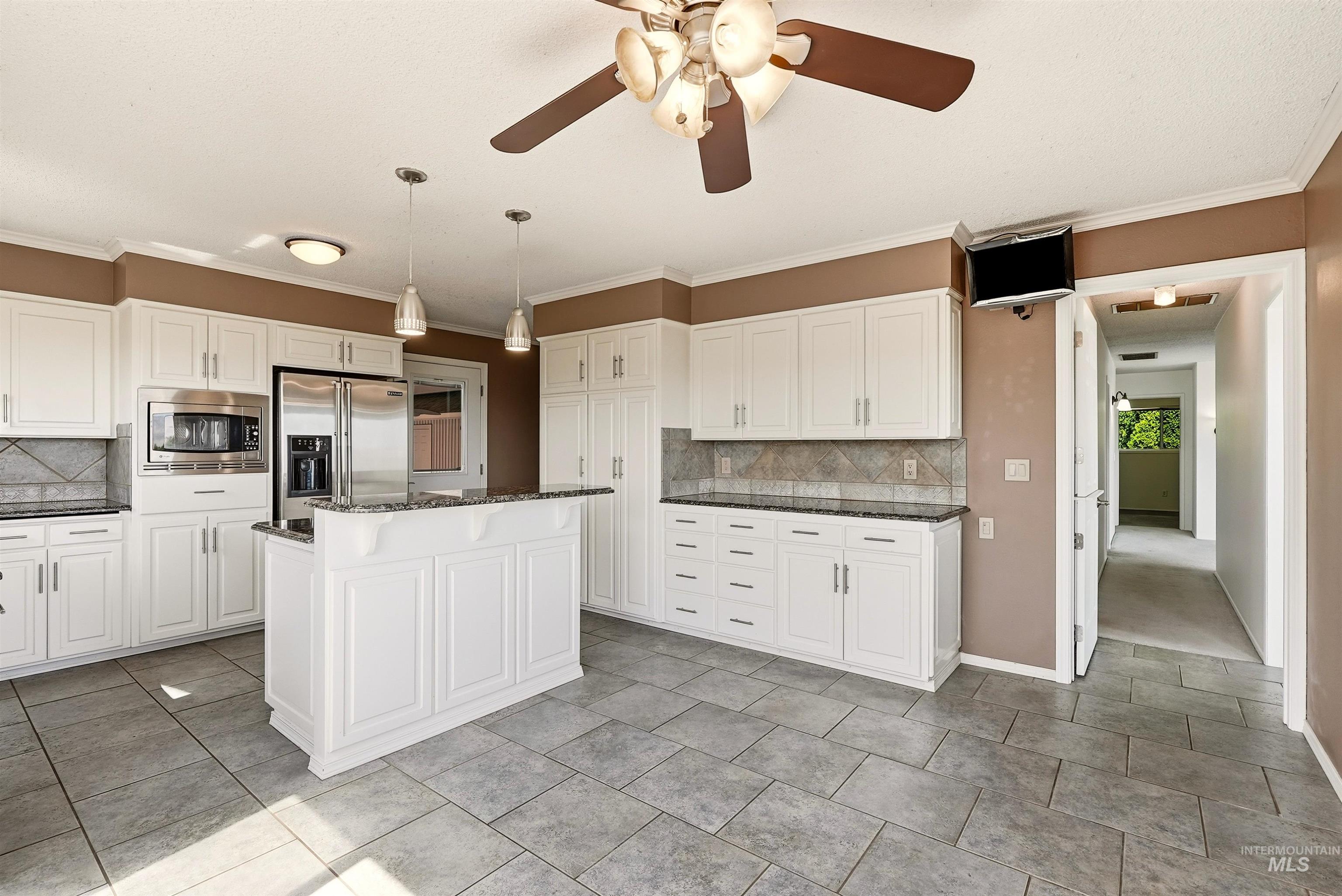 2624 Grandview Drive, Clarkston, Washington 99403, 4 Bedrooms, 3 Bathrooms, Residential For Sale, Price $849,000,MLS 98994083