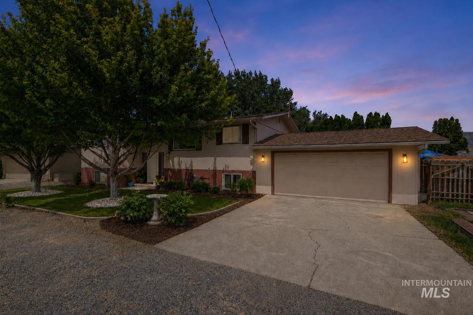 2390 Rolling Hills Dr, Clarkston, Washington 99403, 5 Bedrooms, 2 Bathrooms, Residential For Sale, Price $415,000, 98994088