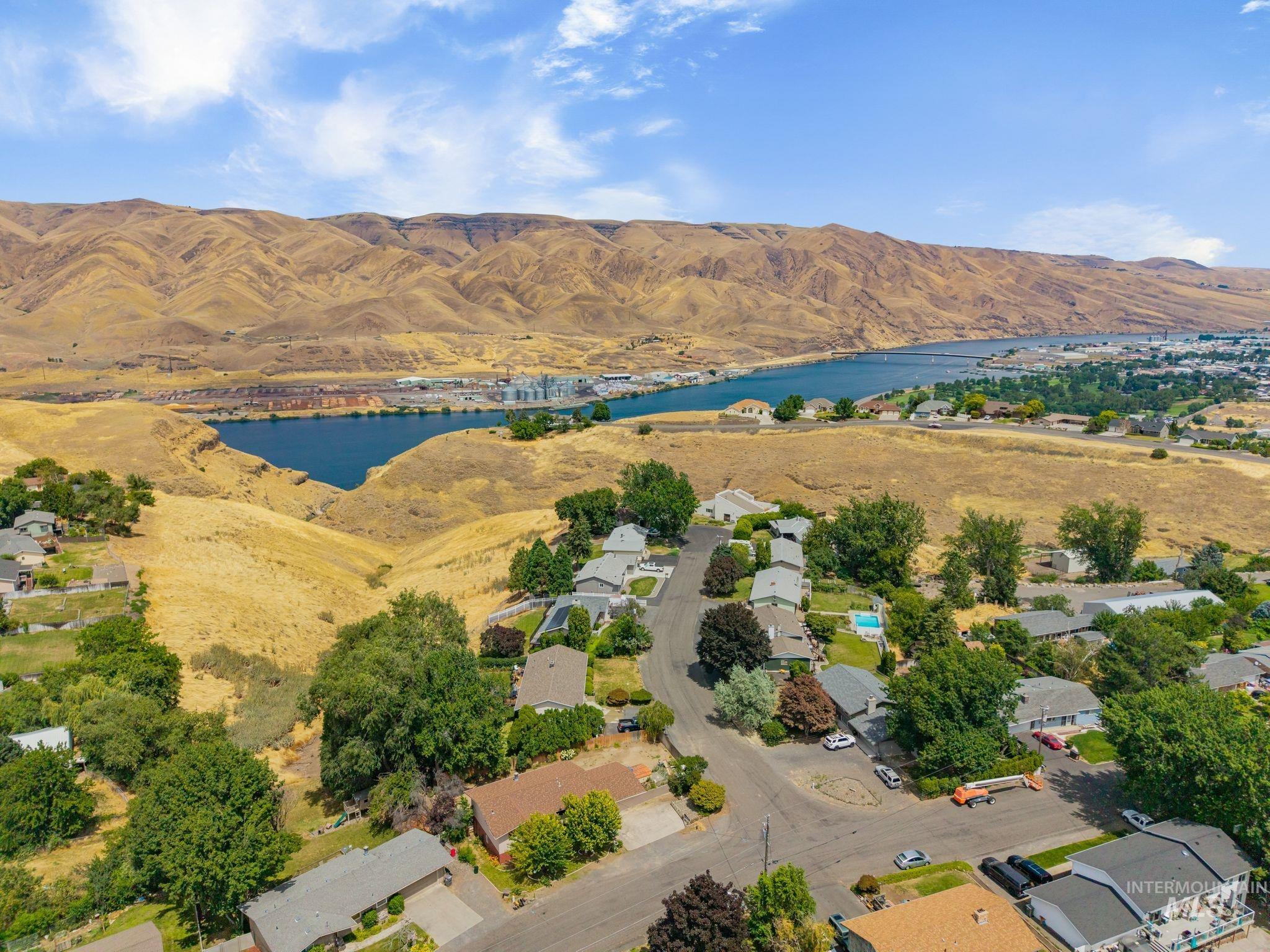 2390 Rolling Hills Dr, Clarkston, Washington 99403, 5 Bedrooms, 2 Bathrooms, Residential For Sale, Price $415,000, 98994088
