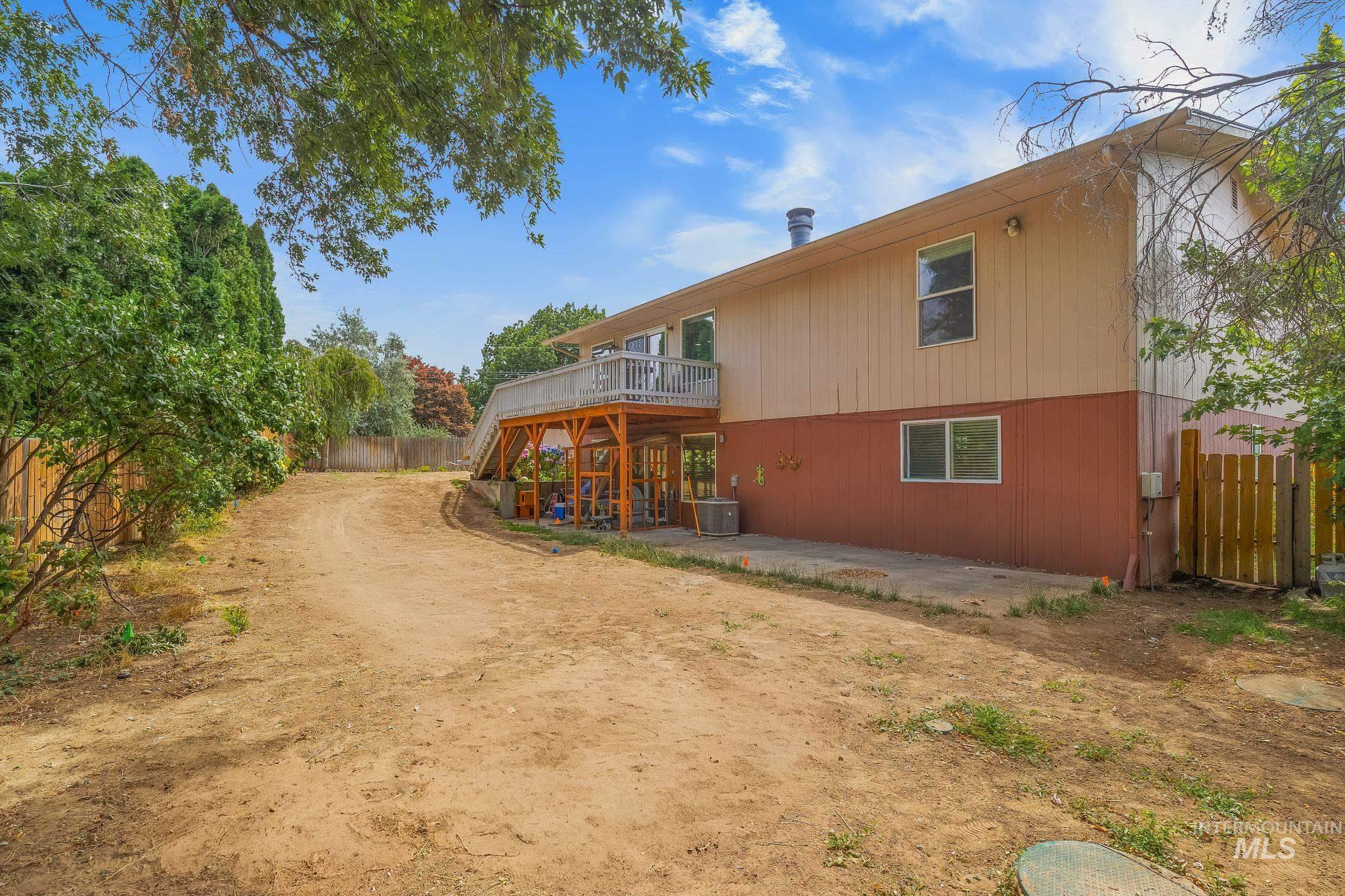 2390 Rolling Hills Dr, Clarkston, Washington 99403, 5 Bedrooms, 2 Bathrooms, Residential For Sale, Price $415,000,MLS 98994088