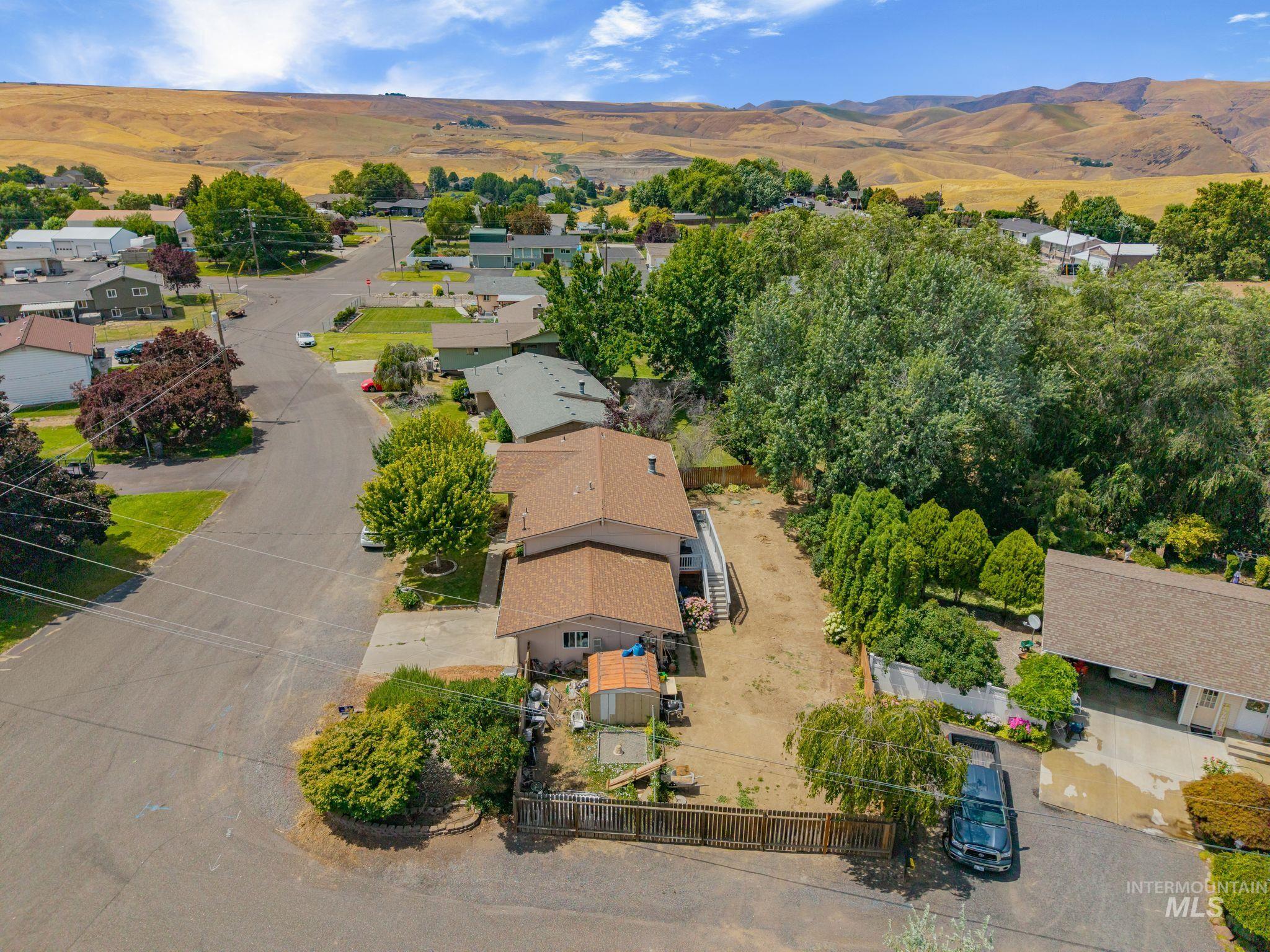 2390 Rolling Hills Dr, Clarkston, Washington 99403, 5 Bedrooms, 2 Bathrooms, Residential For Sale, Price $415,000,MLS 98994088