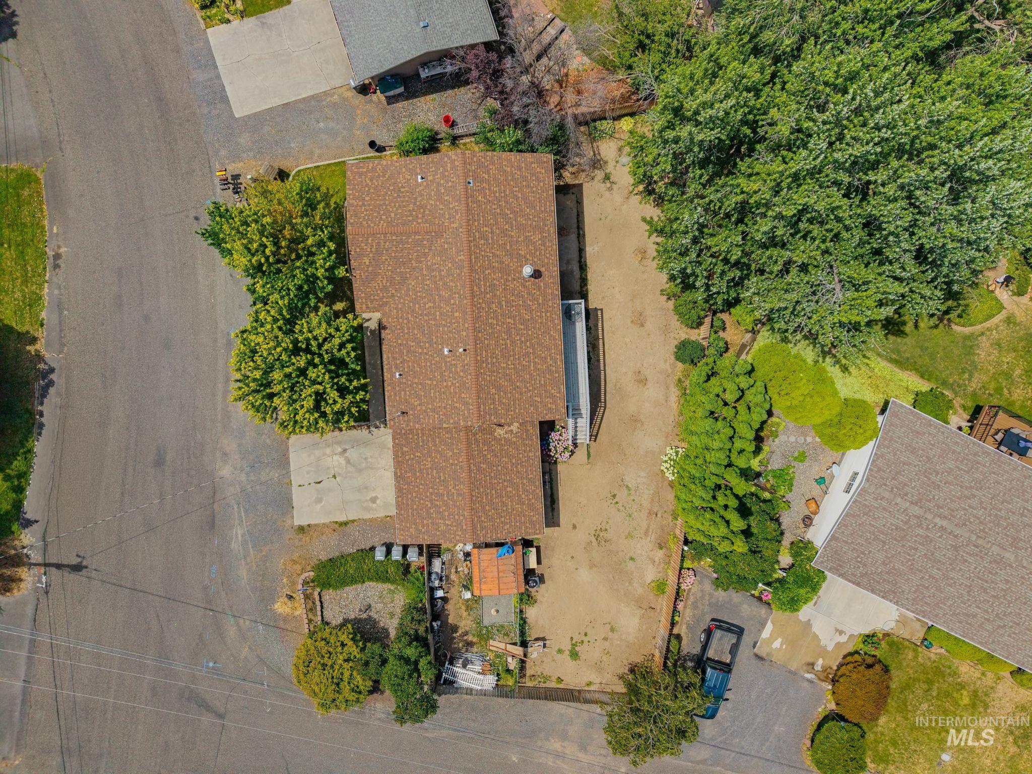 2390 Rolling Hills Dr, Clarkston, Washington 99403, 5 Bedrooms, 2 Bathrooms, Residential For Sale, Price $415,000,MLS 98994088