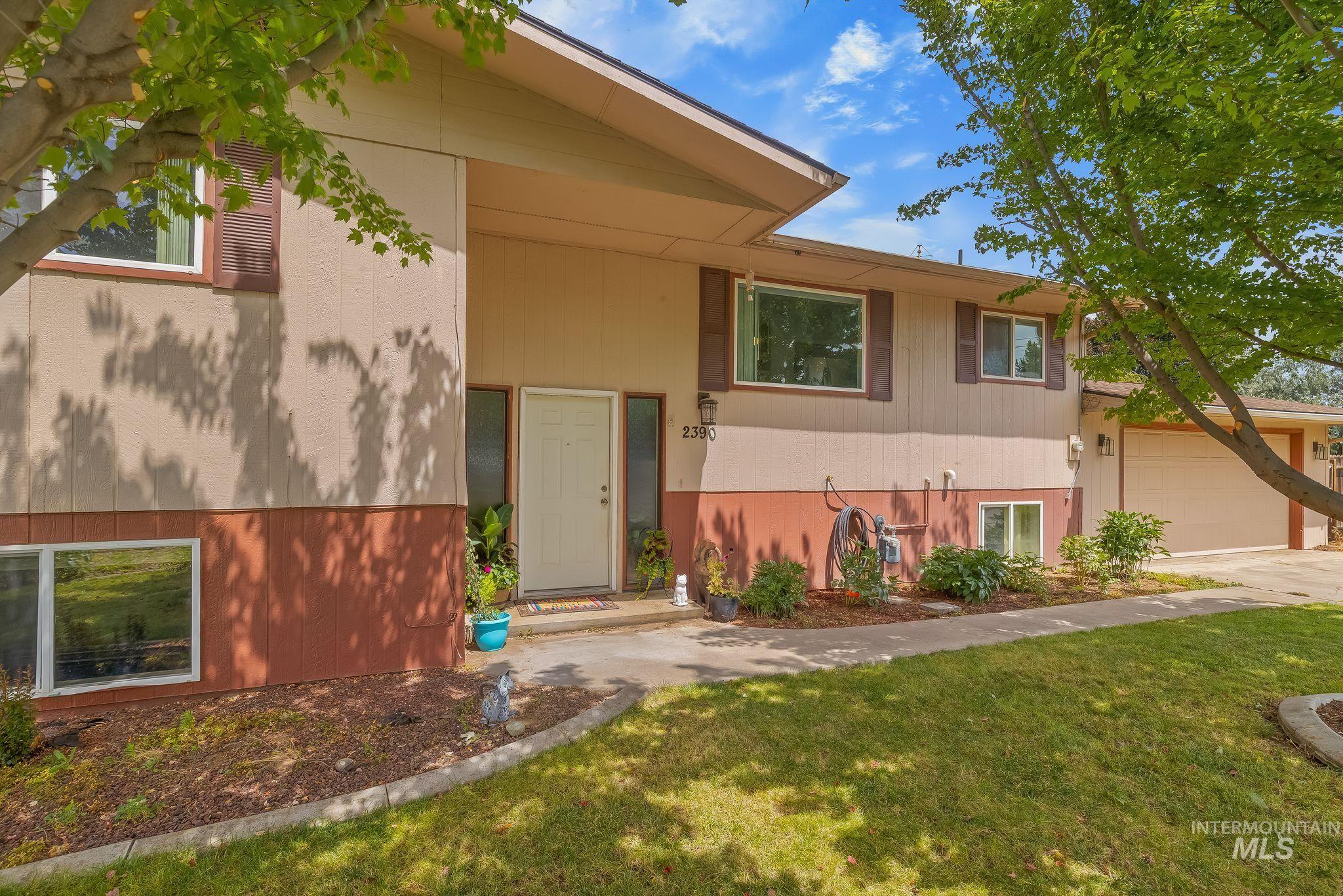 2390 Rolling Hills Dr, Clarkston, Washington 99403, 5 Bedrooms, 2 Bathrooms, Residential For Sale, Price $415,000,MLS 98994088