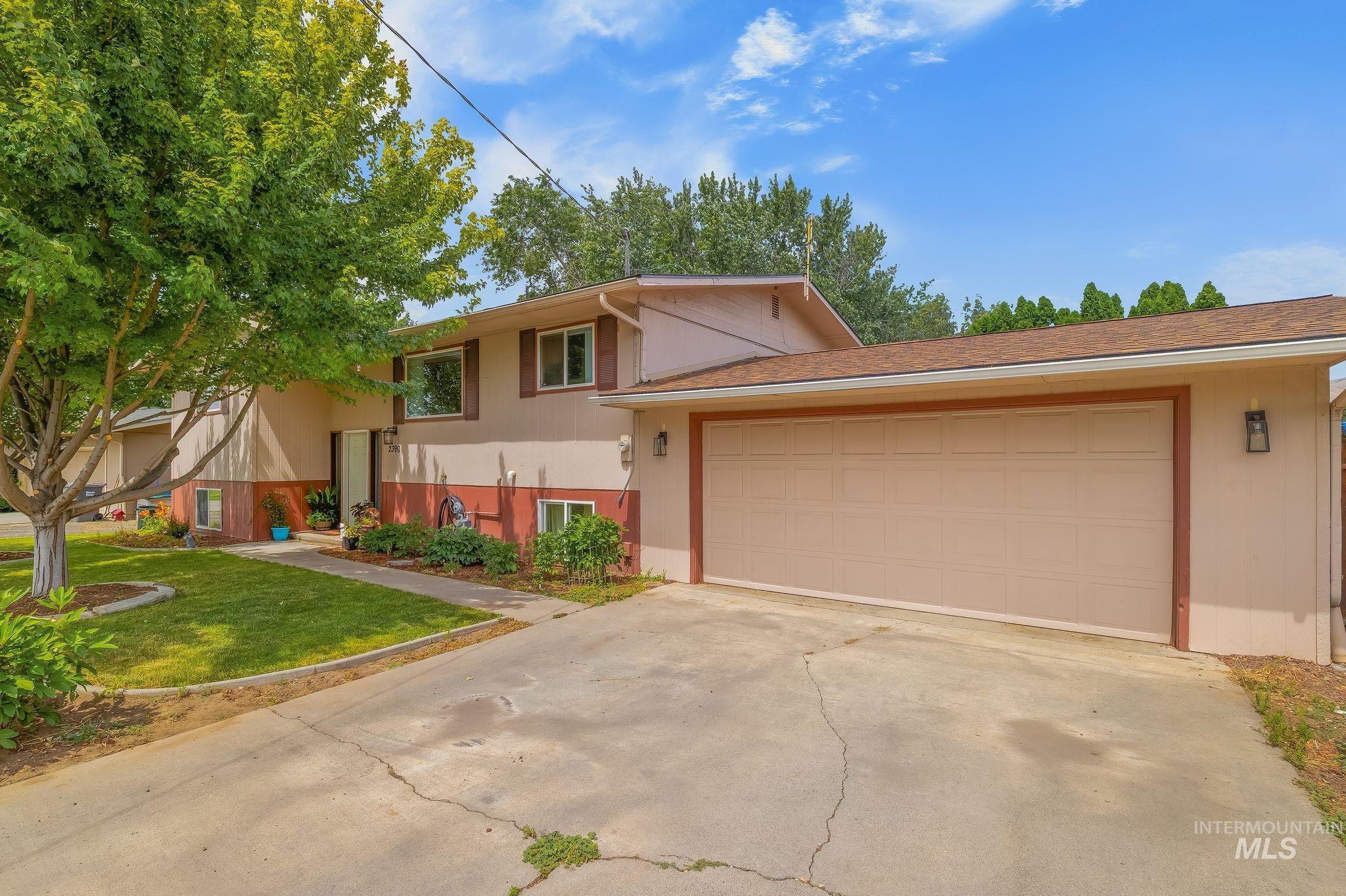 2390 Rolling Hills Dr, Clarkston, Washington 99403, 5 Bedrooms, 2 Bathrooms, Residential For Sale, Price $415,000, 98994088