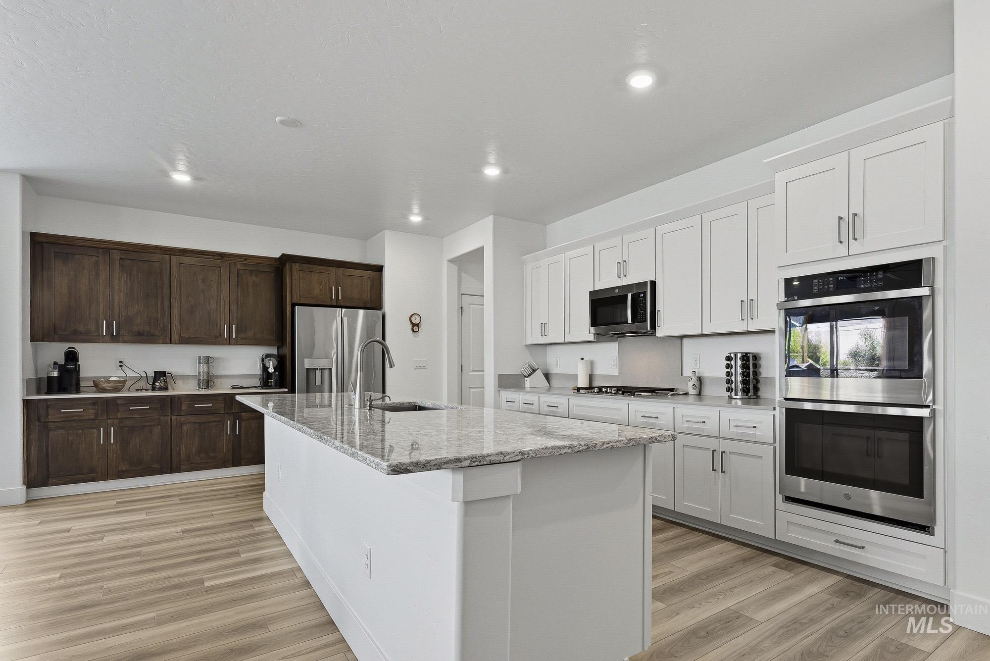 11390 Aspen Hill Dr, Caldwell, Idaho 83605, 5 Bedrooms, 4.5 Bathrooms, Residential For Sale, Price $684,900,MLS 98994096