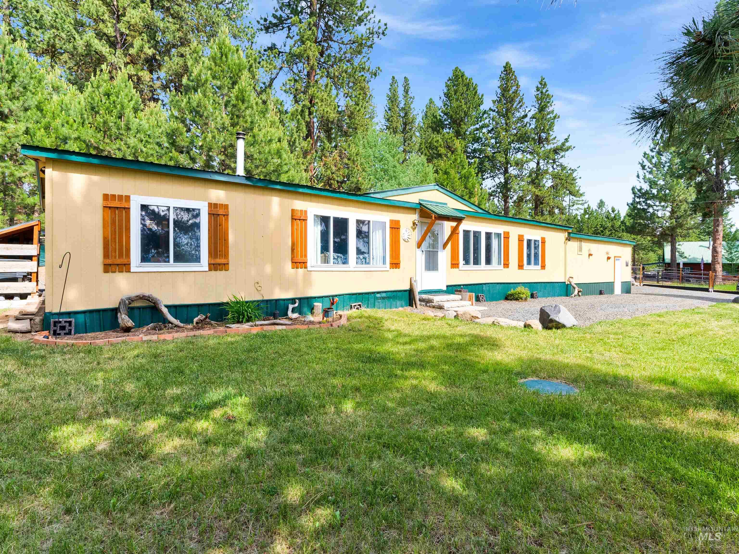 191 Bear Wallow, Cascade, Idaho 83611, 3 Bedrooms, 2 Bathrooms, Residential For Sale, Price $469,900,MLS 98994097