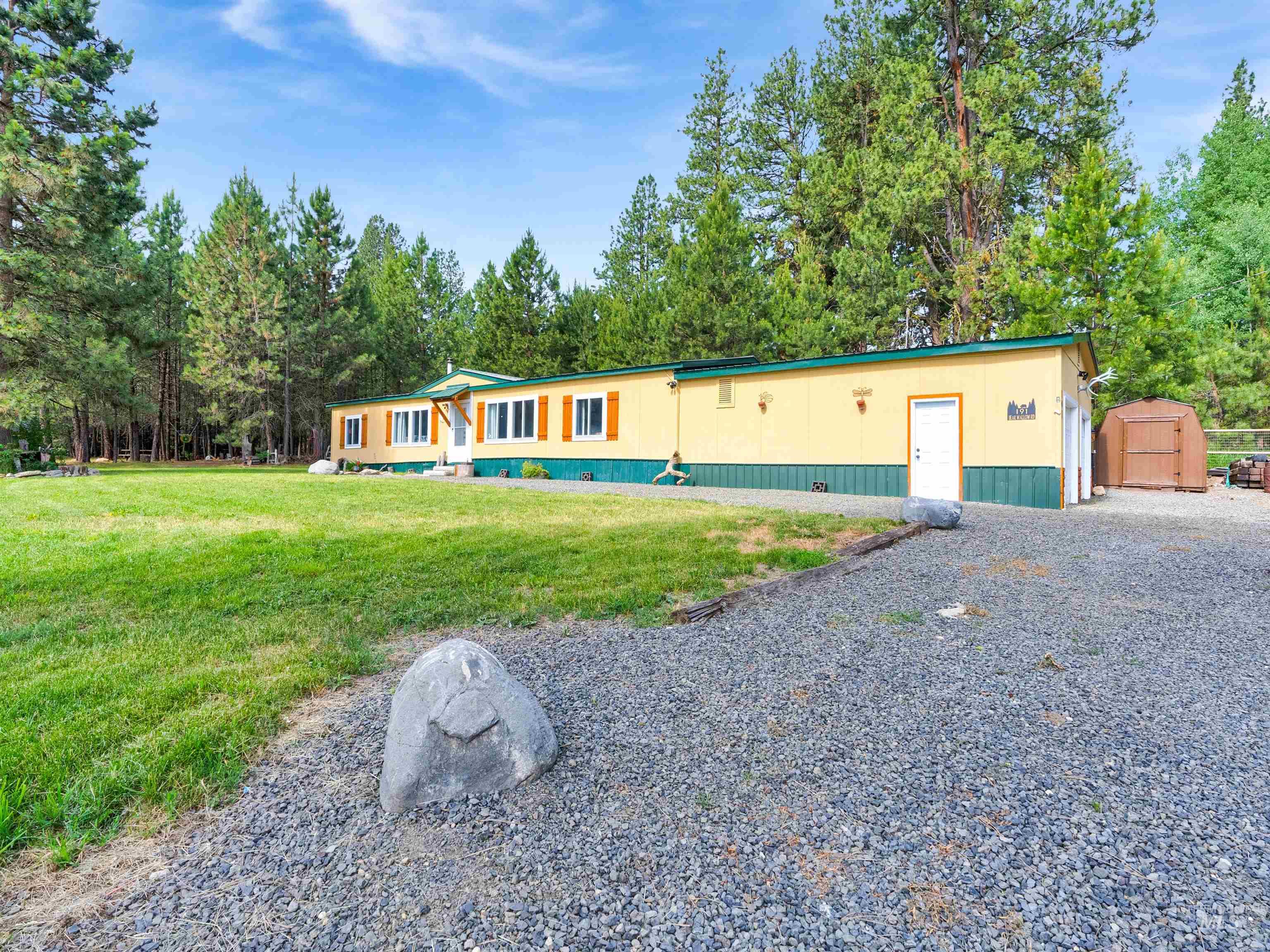 191 Bear Wallow, Cascade, Idaho 83611, 3 Bedrooms, 2 Bathrooms, Residential For Sale, Price $469,900,MLS 98994097