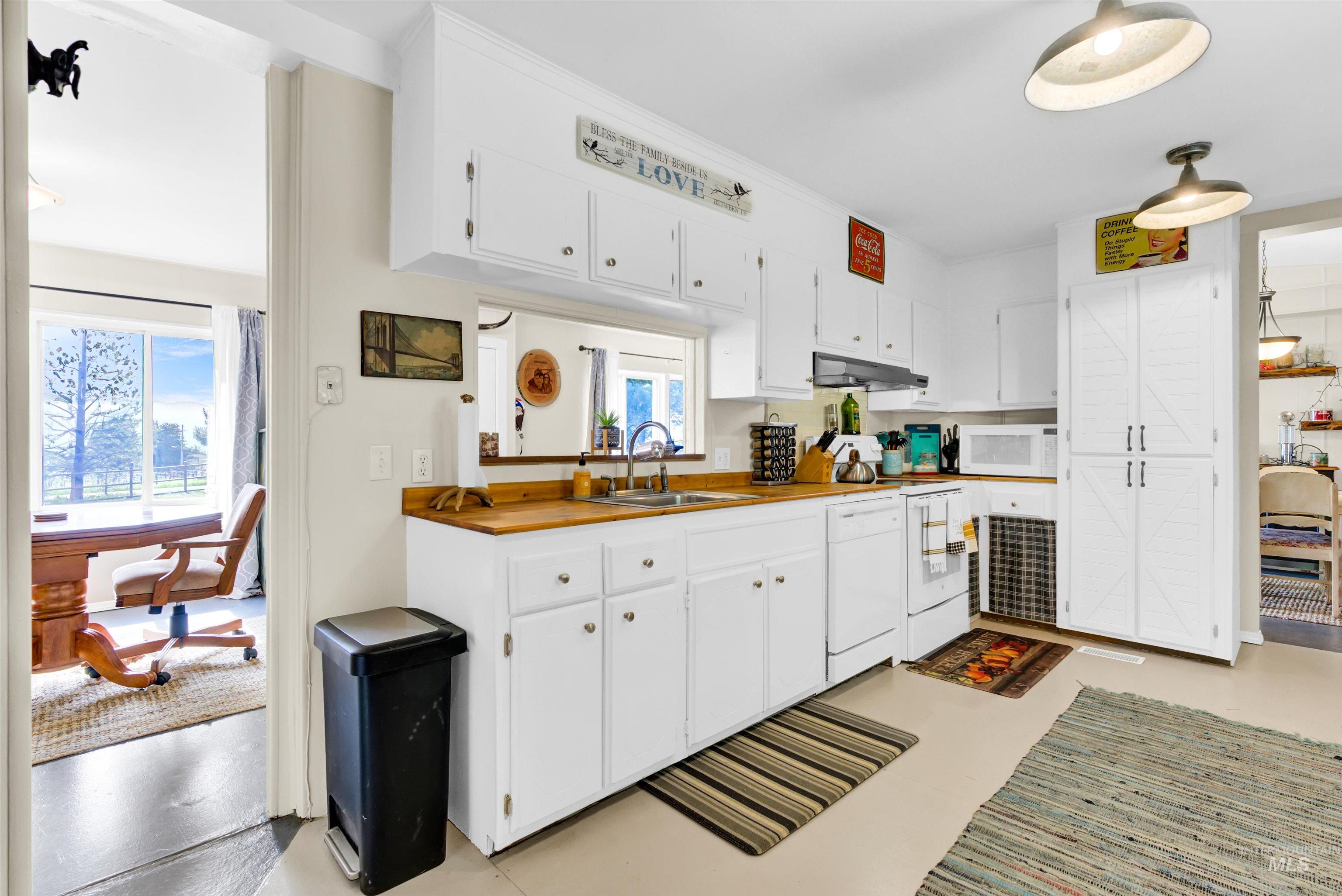 191 Bear Wallow, Cascade, Idaho 83611, 3 Bedrooms, 2 Bathrooms, Residential For Sale, Price $454,900,MLS 98994097