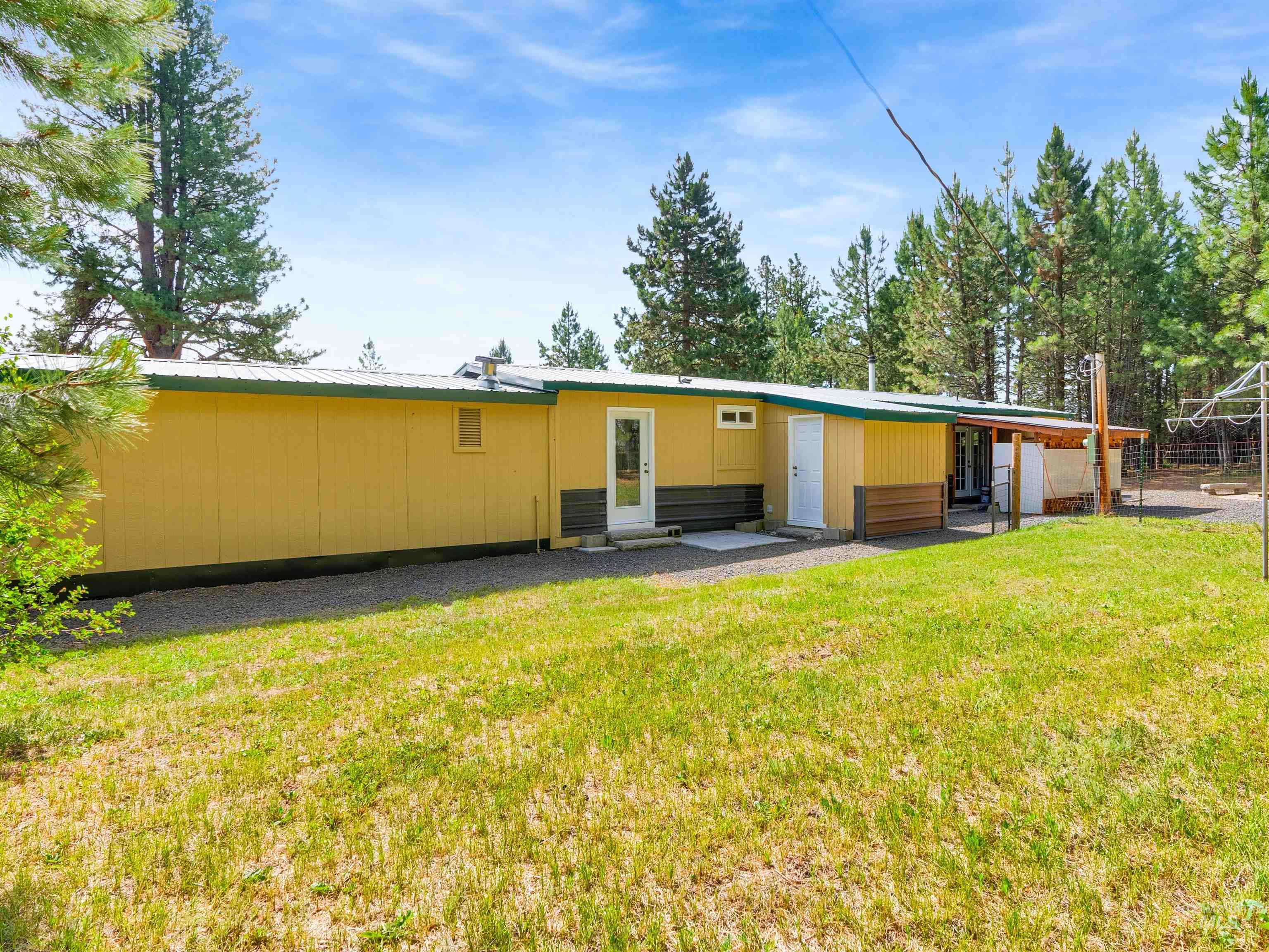 191 Bear Wallow, Cascade, Idaho 83611, 3 Bedrooms, 2 Bathrooms, Residential For Sale, Price $454,900,MLS 98994097