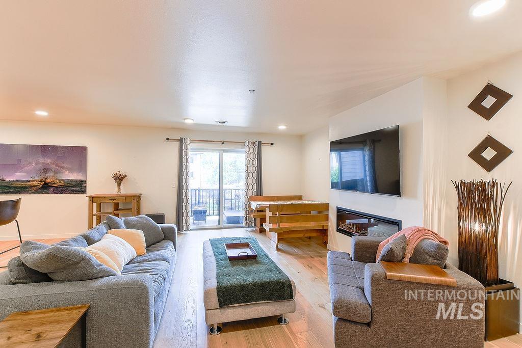 103 N Almon #102, Moscow, Idaho 83843, 3 Bedrooms, 2 Bathrooms, Residential For Sale, Price $449,000,MLS 98994104