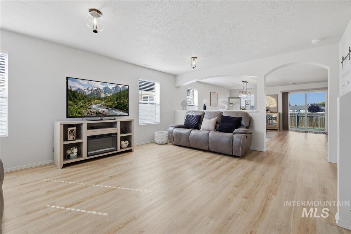 11715 Jump Creek Dr, Caldwell, Idaho 83605, 3 Bedrooms, 2.5 Bathrooms, Residential For Sale, Price $446,900,MLS 98994108