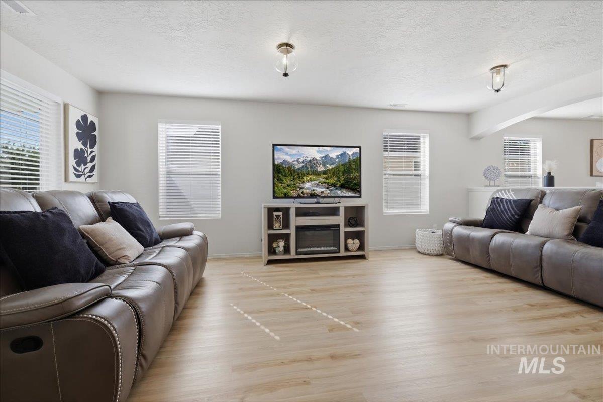 11715 Jump Creek Dr, Caldwell, Idaho 83605, 3 Bedrooms, 2.5 Bathrooms, Residential For Sale, Price $446,900,MLS 98994108