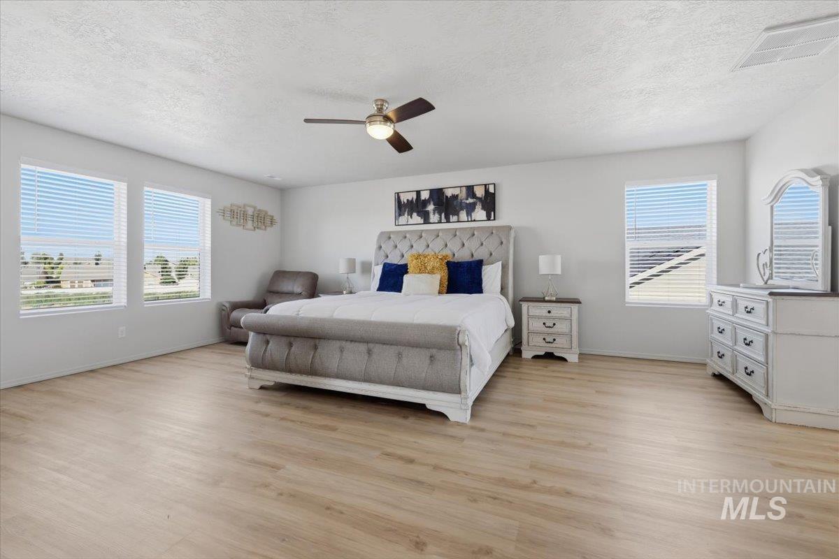 11715 Jump Creek Dr, Caldwell, Idaho 83605, 3 Bedrooms, 2.5 Bathrooms, Residential For Sale, Price $446,900,MLS 98994108