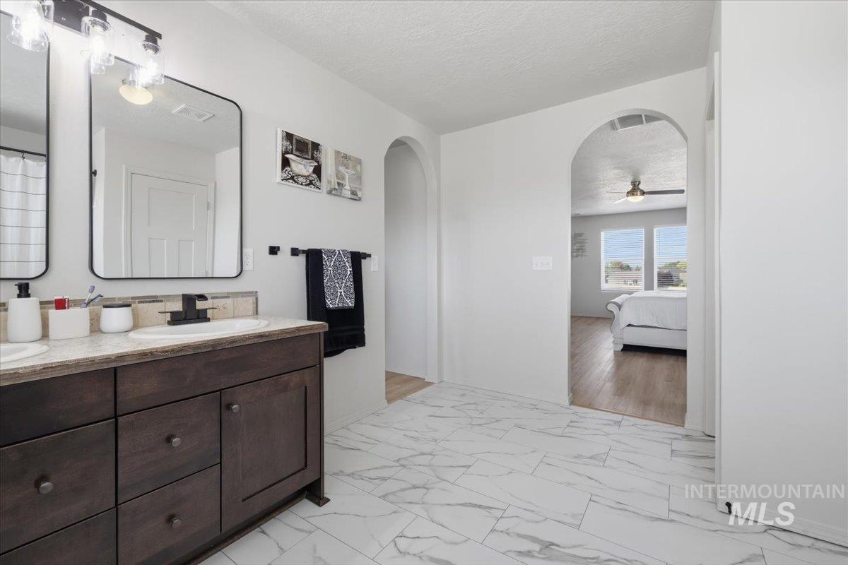 11715 Jump Creek Dr, Caldwell, Idaho 83605, 3 Bedrooms, 2.5 Bathrooms, Residential For Sale, Price $446,900,MLS 98994108