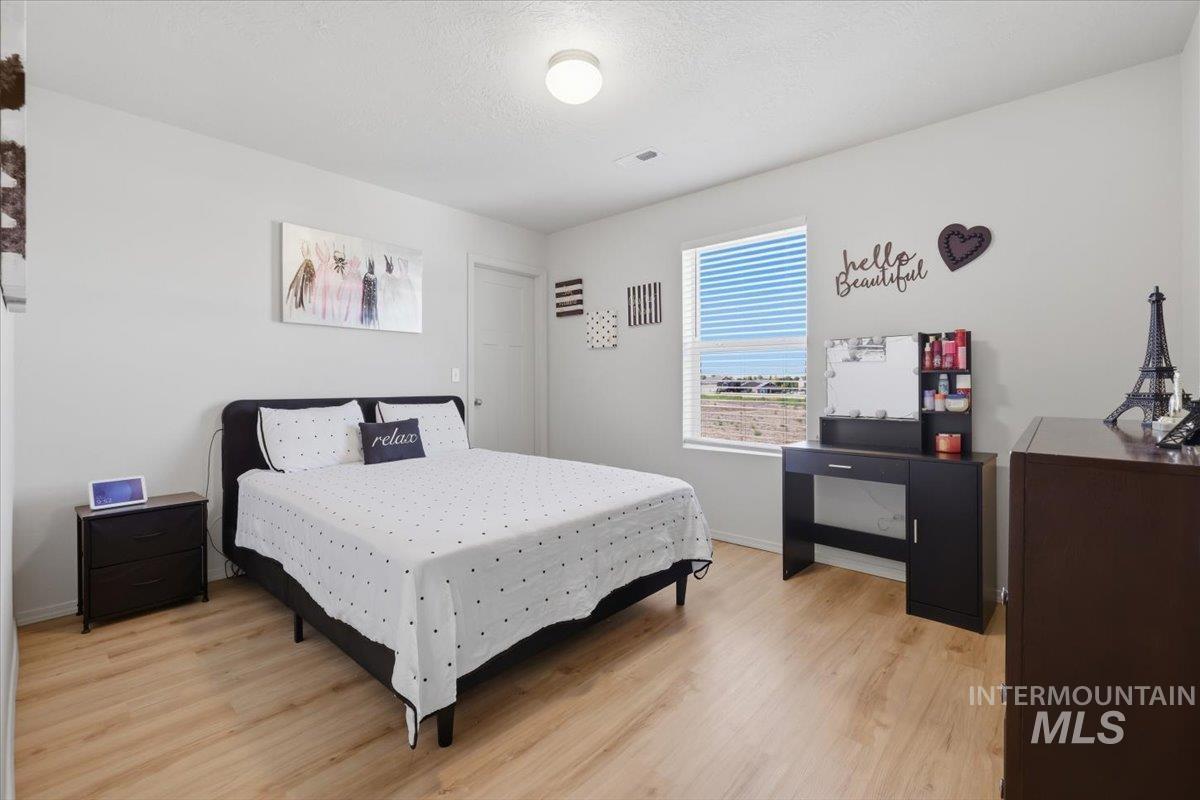 11715 Jump Creek Dr, Caldwell, Idaho 83605, 3 Bedrooms, 2.5 Bathrooms, Residential For Sale, Price $446,900,MLS 98994108
