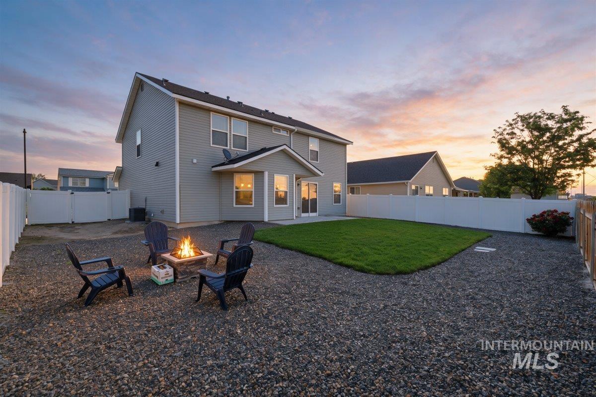 11715 Jump Creek Dr, Caldwell, Idaho 83605, 3 Bedrooms, 2.5 Bathrooms, Residential For Sale, Price $446,900,MLS 98994108