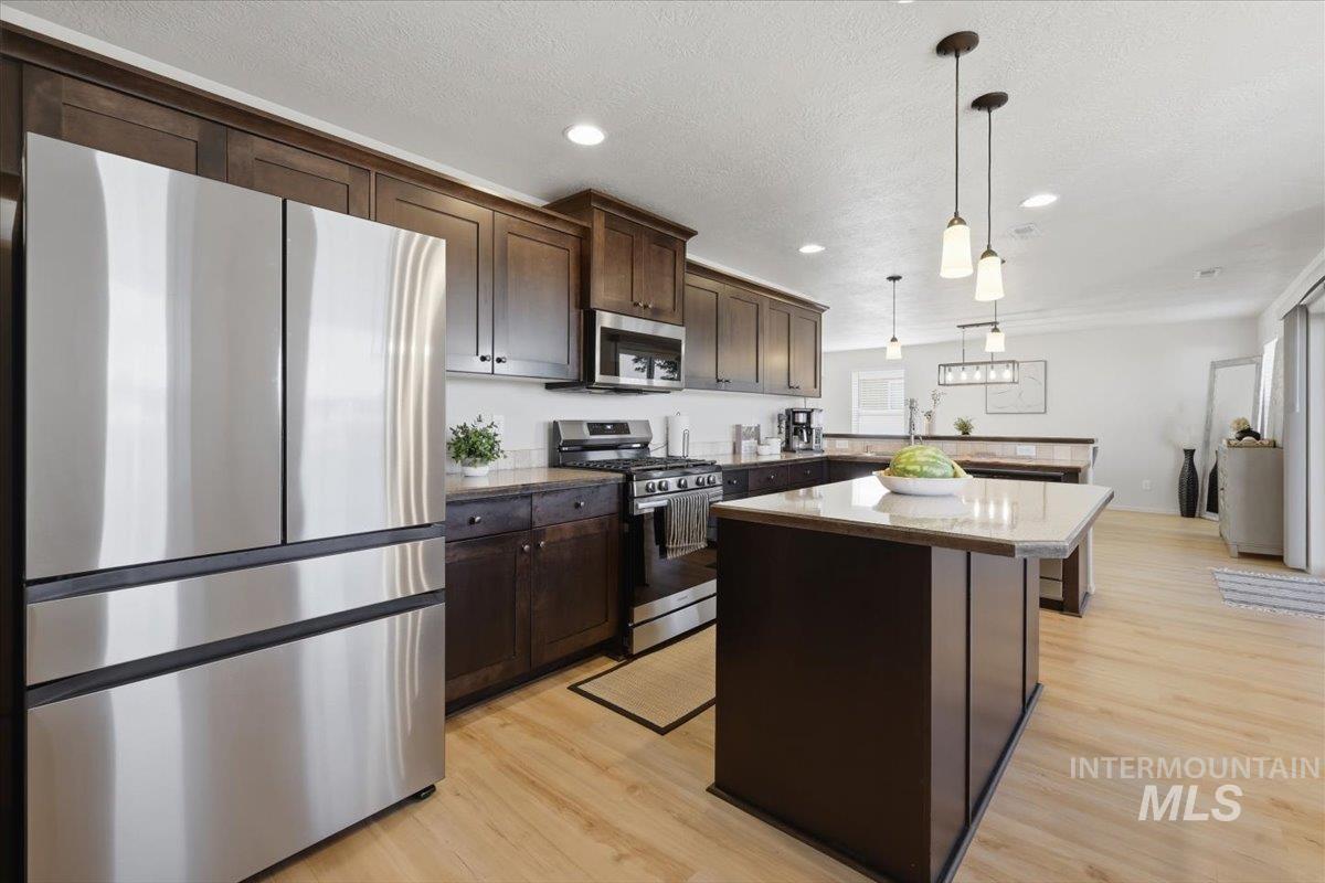 11715 Jump Creek Dr, Caldwell, Idaho 83605, 3 Bedrooms, 2.5 Bathrooms, Residential For Sale, Price $446,900,MLS 98994108