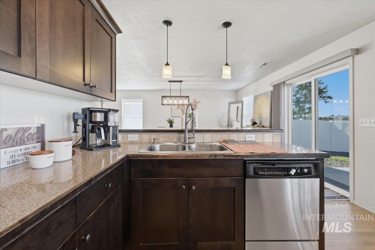 11715 Jump Creek Dr, Caldwell, Idaho 83605, 3 Bedrooms, 2.5 Bathrooms, Residential For Sale, Price $446,900,MLS 98994108
