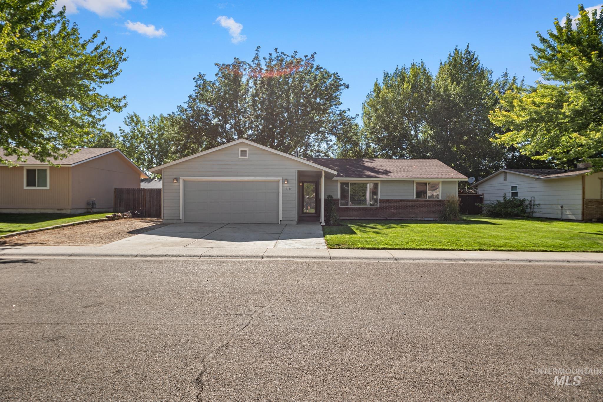 2185 N. Aster Ave., Boise, Idaho 83704, 3 Bedrooms, 2 Bathrooms, Residential For Sale, Price $435,900,MLS 98994115