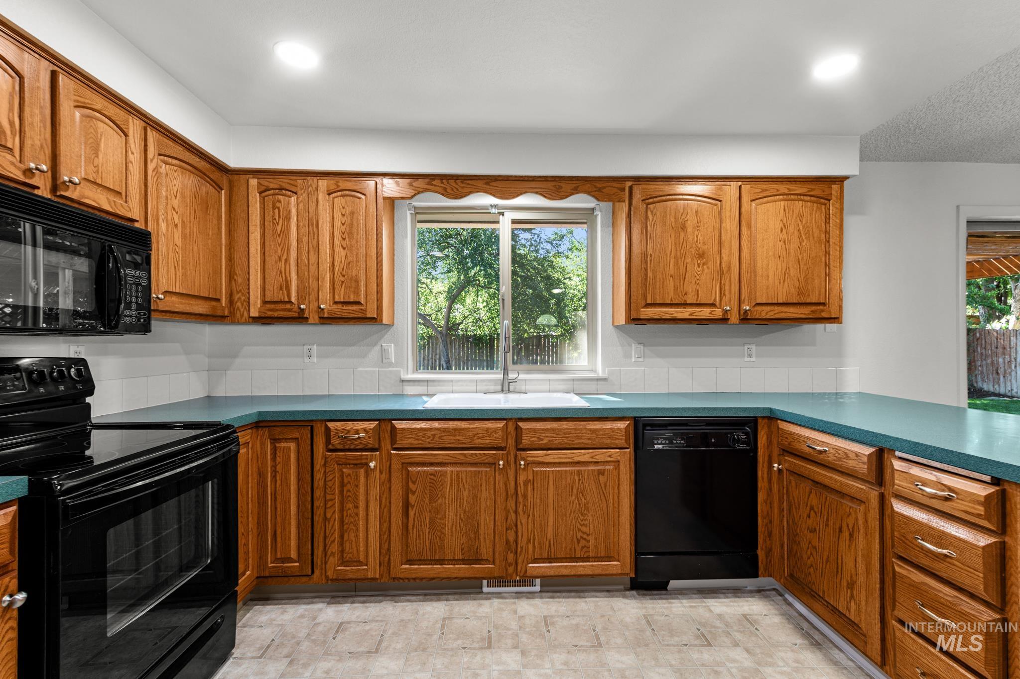 2185 N. Aster Ave., Boise, Idaho 83704, 3 Bedrooms, 2 Bathrooms, Residential For Sale, Price $435,900,MLS 98994115