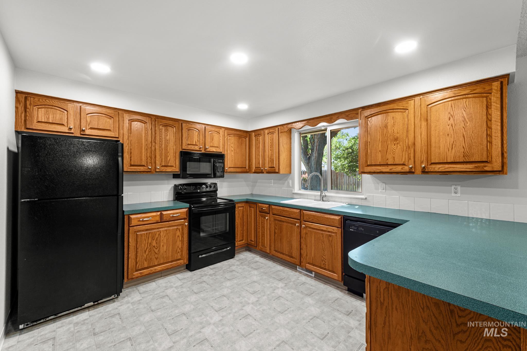 2185 N. Aster Ave., Boise, Idaho 83704, 3 Bedrooms, 2 Bathrooms, Residential For Sale, Price $435,900,MLS 98994115
