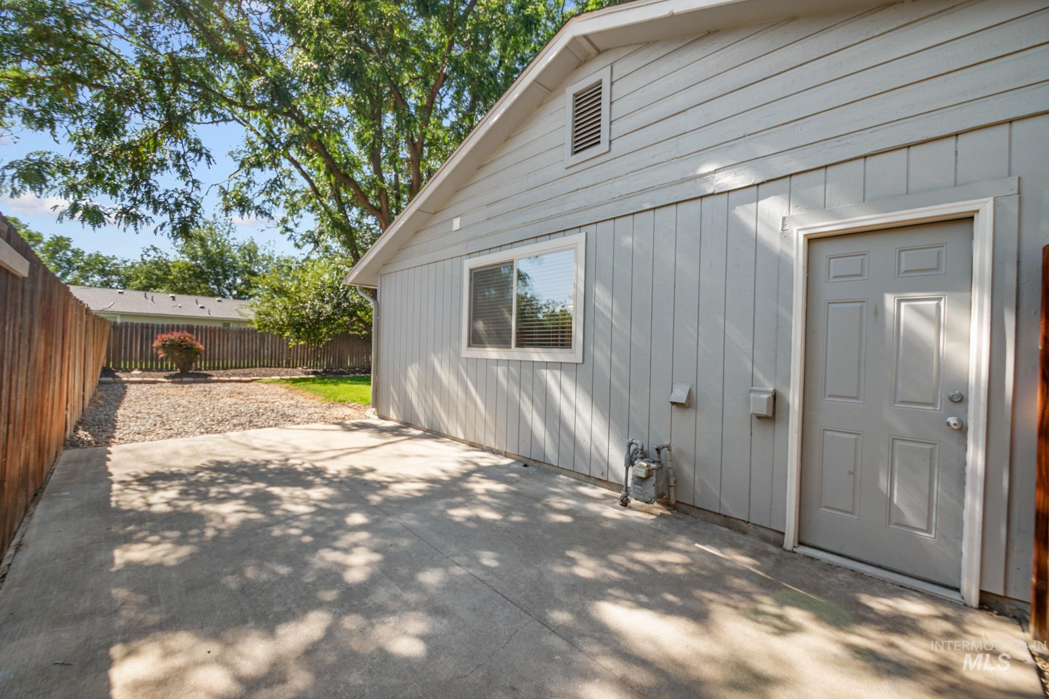 2185 N. Aster Ave., Boise, Idaho 83704, 3 Bedrooms, 2 Bathrooms, Residential For Sale, Price $435,900,MLS 98994115
