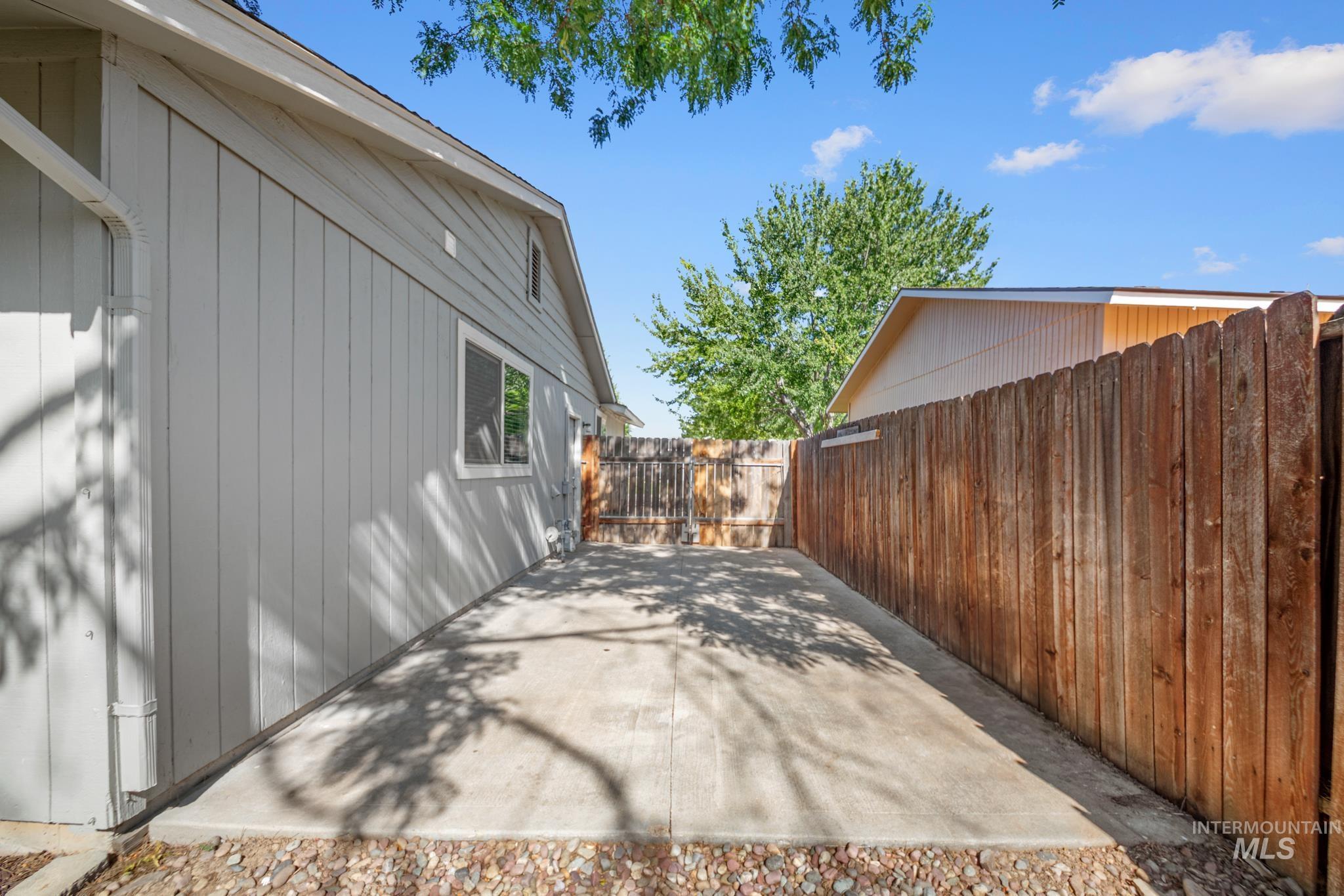 2185 N. Aster Ave., Boise, Idaho 83704, 3 Bedrooms, 2 Bathrooms, Residential For Sale, Price $435,900,MLS 98994115