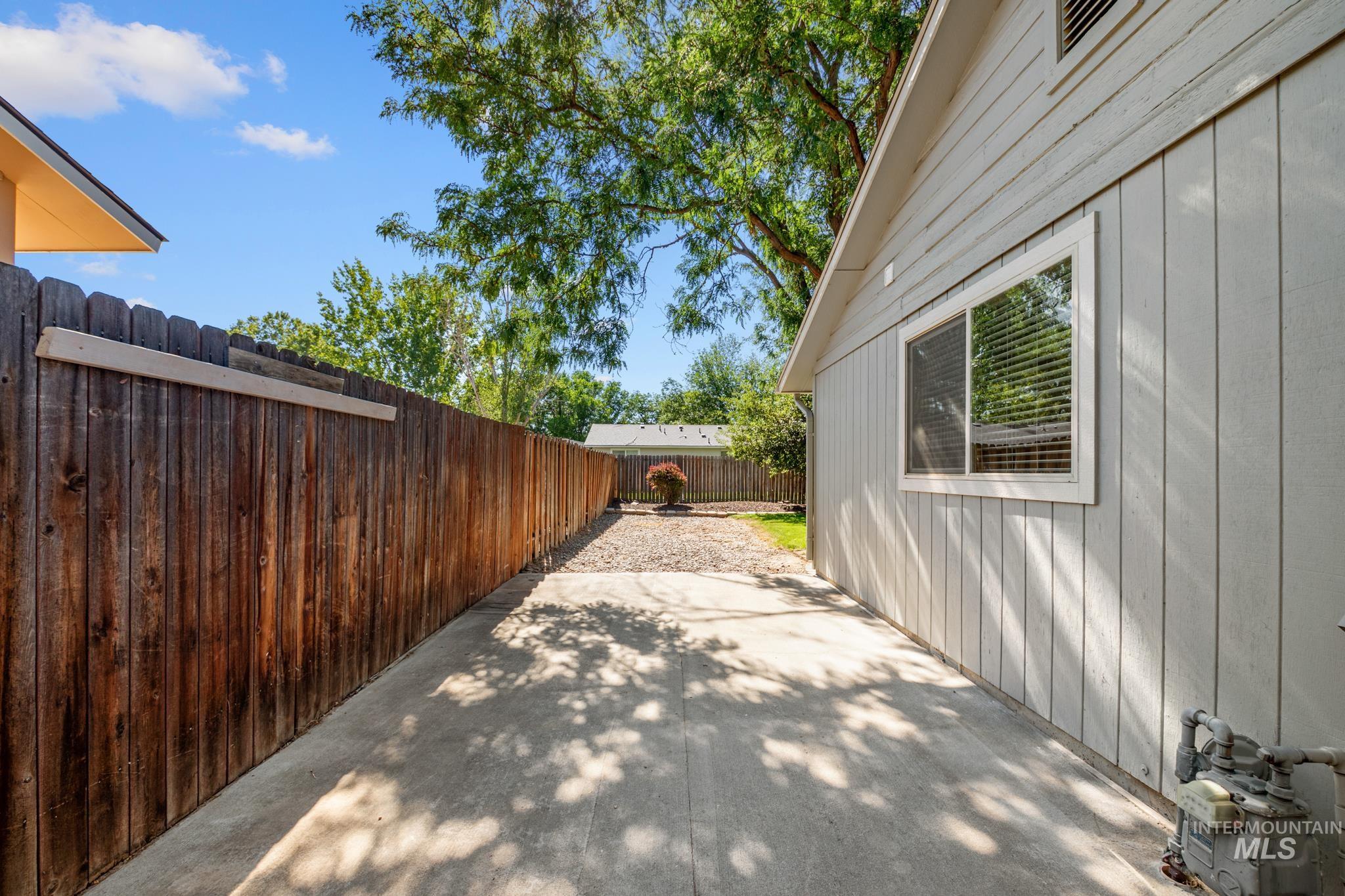 2185 N. Aster Ave., Boise, Idaho 83704, 3 Bedrooms, 2 Bathrooms, Residential For Sale, Price $435,900,MLS 98994115