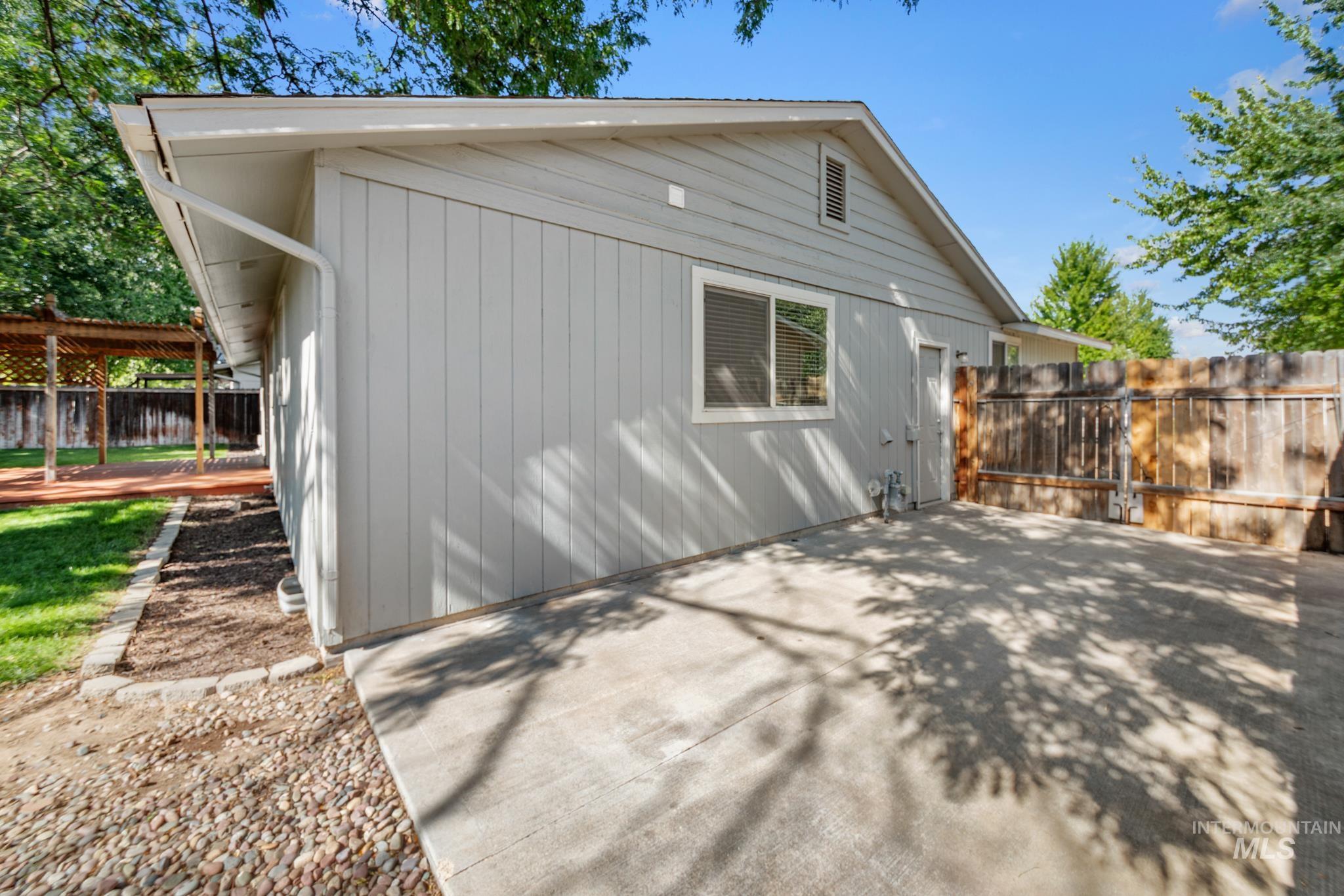 2185 N. Aster Ave., Boise, Idaho 83704, 3 Bedrooms, 2 Bathrooms, Residential For Sale, Price $435,900,MLS 98994115