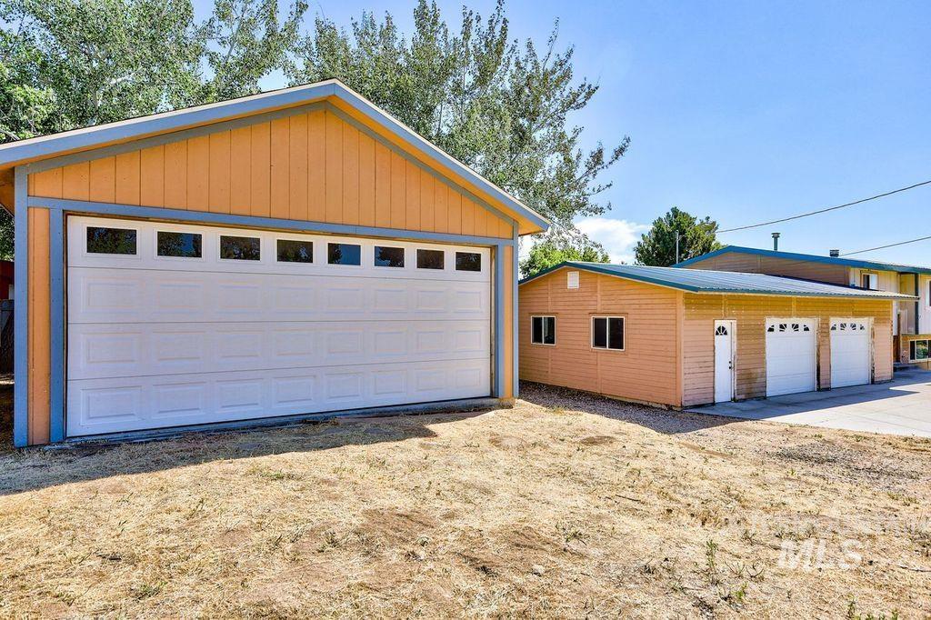 5957 S Eastwood, Boise, Idaho 83716, 3 Bedrooms, 1.5 Bathrooms, Residential For Sale, Price $599,000,MLS 98994130