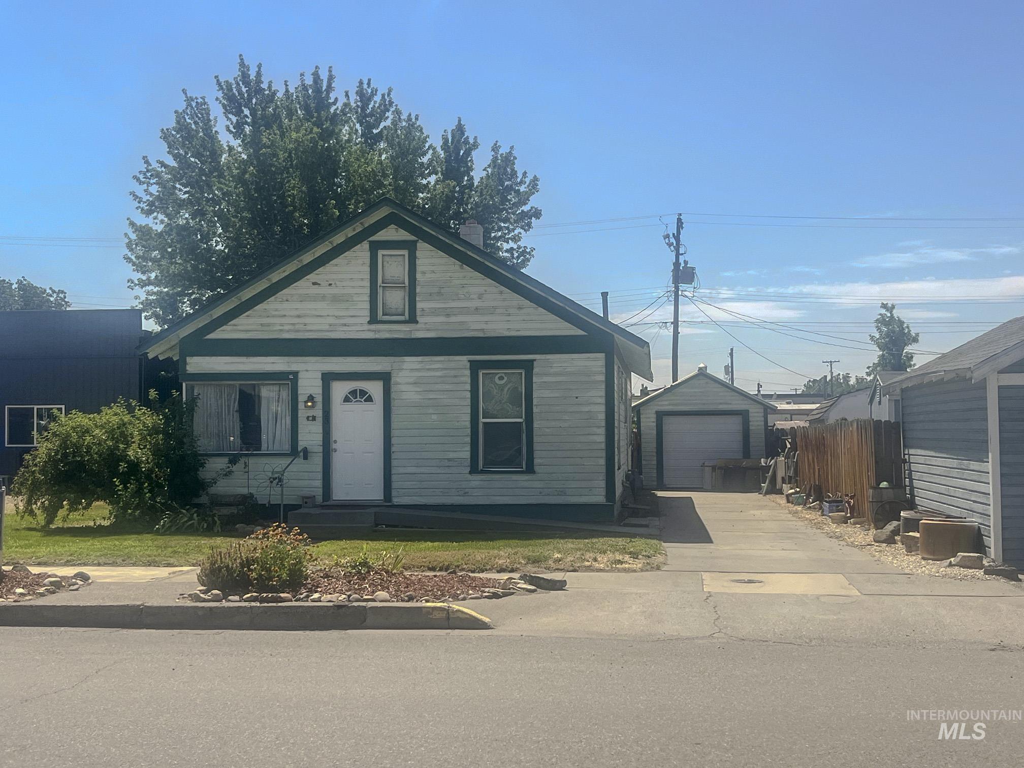 23 E 2nd Ave, Glenns Ferry, Idaho 83623, 3 Bedrooms, 1 Bathroom, Residential For Sale, Price $239,500,MLS 98994131