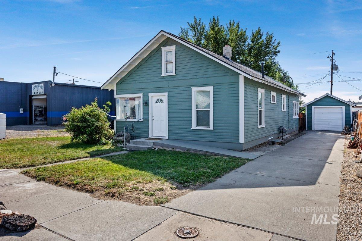 23 E 2nd Ave, Glenns Ferry, Idaho 83623, 3 Bedrooms, 1 Bathroom, Residential For Sale, Price $239,500,MLS 98994131