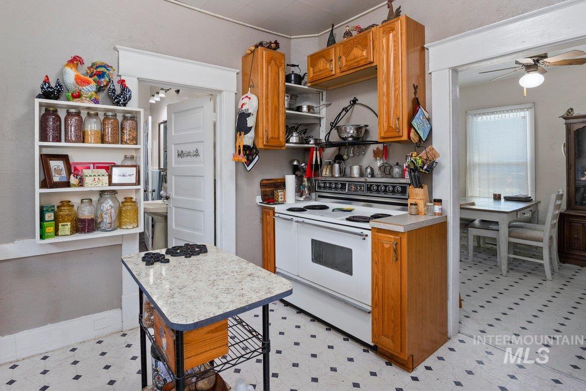 23 E 2nd Ave, Glenns Ferry, Idaho 83623, 3 Bedrooms, 1 Bathroom, Residential For Sale, Price $239,500,MLS 98994131