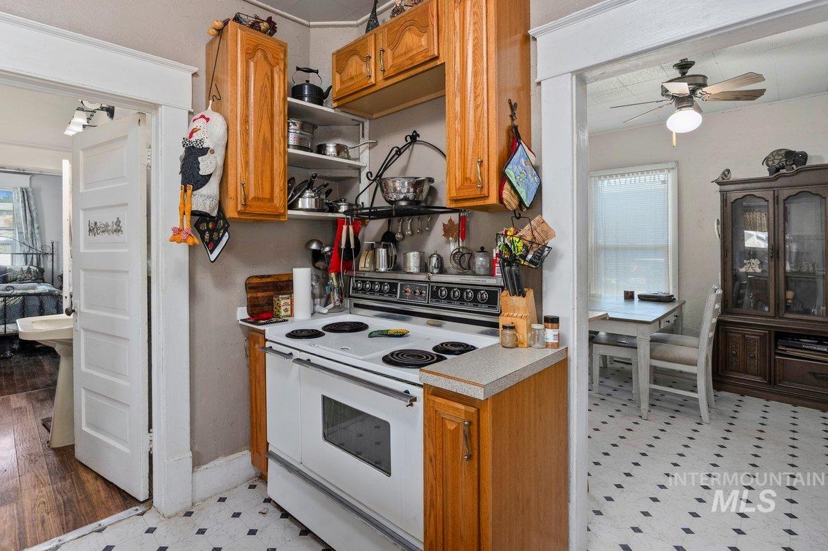 23 E 2nd Ave, Glenns Ferry, Idaho 83623, 3 Bedrooms, 1 Bathroom, Residential For Sale, Price $239,500,MLS 98994131