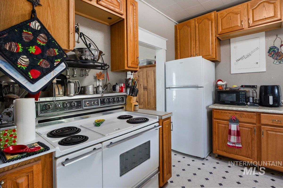 23 E 2nd Ave, Glenns Ferry, Idaho 83623, 3 Bedrooms, 1 Bathroom, Residential For Sale, Price $239,500,MLS 98994131