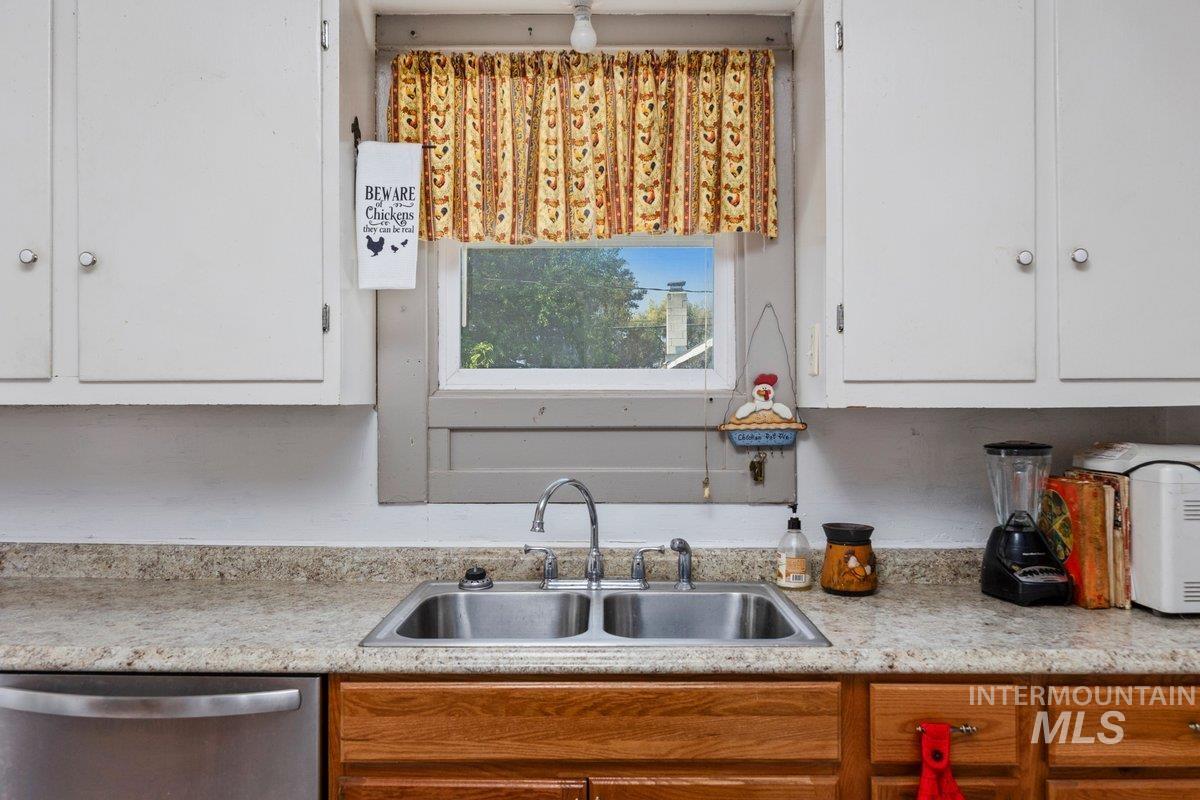 23 E 2nd Ave, Glenns Ferry, Idaho 83623, 3 Bedrooms, 1 Bathroom, Residential For Sale, Price $239,500,MLS 98994131