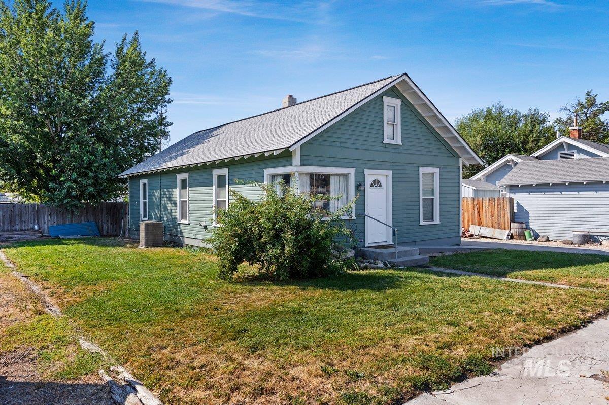 23 E 2nd Ave, Glenns Ferry, Idaho 83623, 3 Bedrooms, 1 Bathroom, Residential For Sale, Price $239,500,MLS 98994131