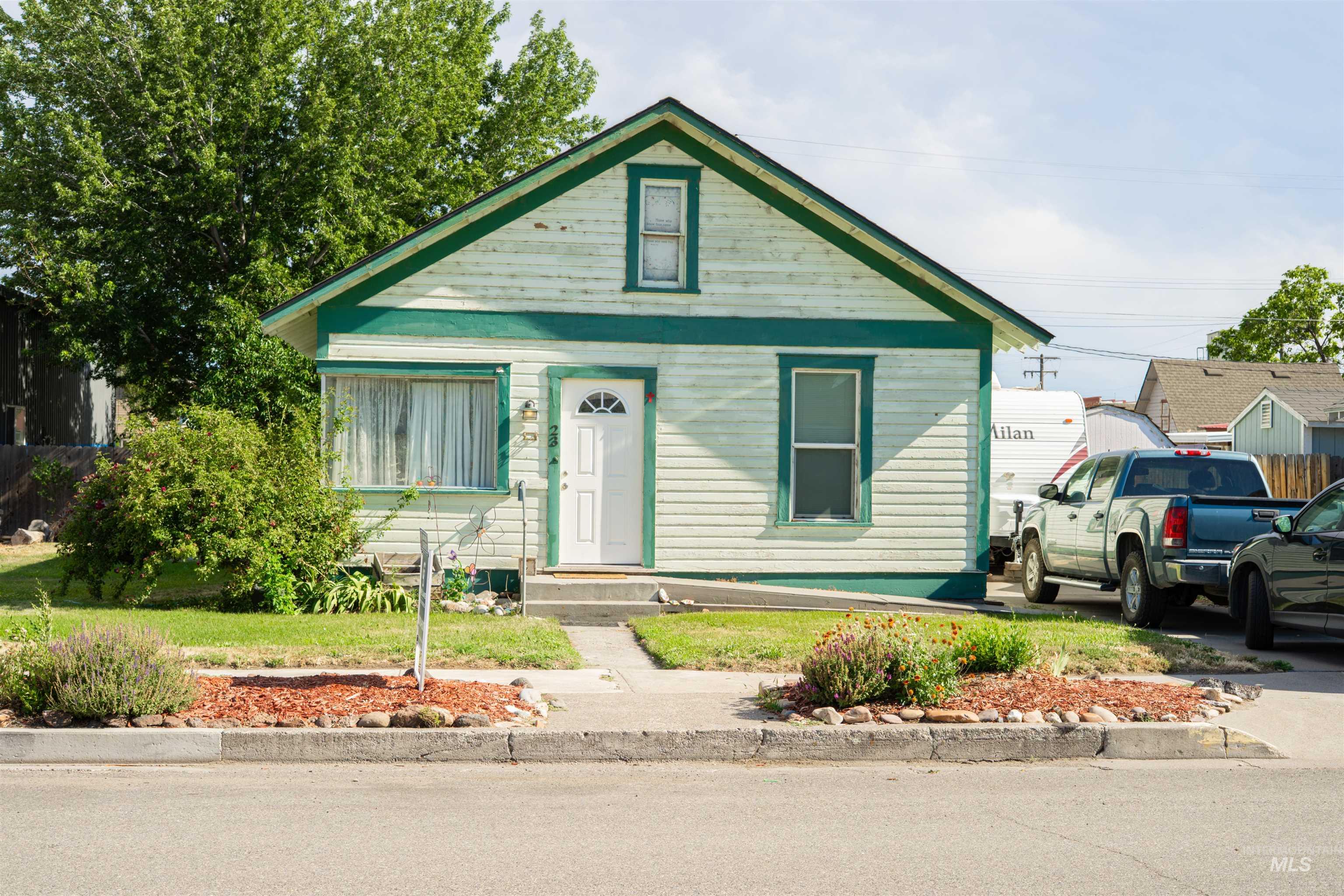 23 E 2nd Ave, Glenns Ferry, Idaho 83623, 3 Bedrooms, 1 Bathroom, Residential For Sale, Price $239,500,MLS 98994131