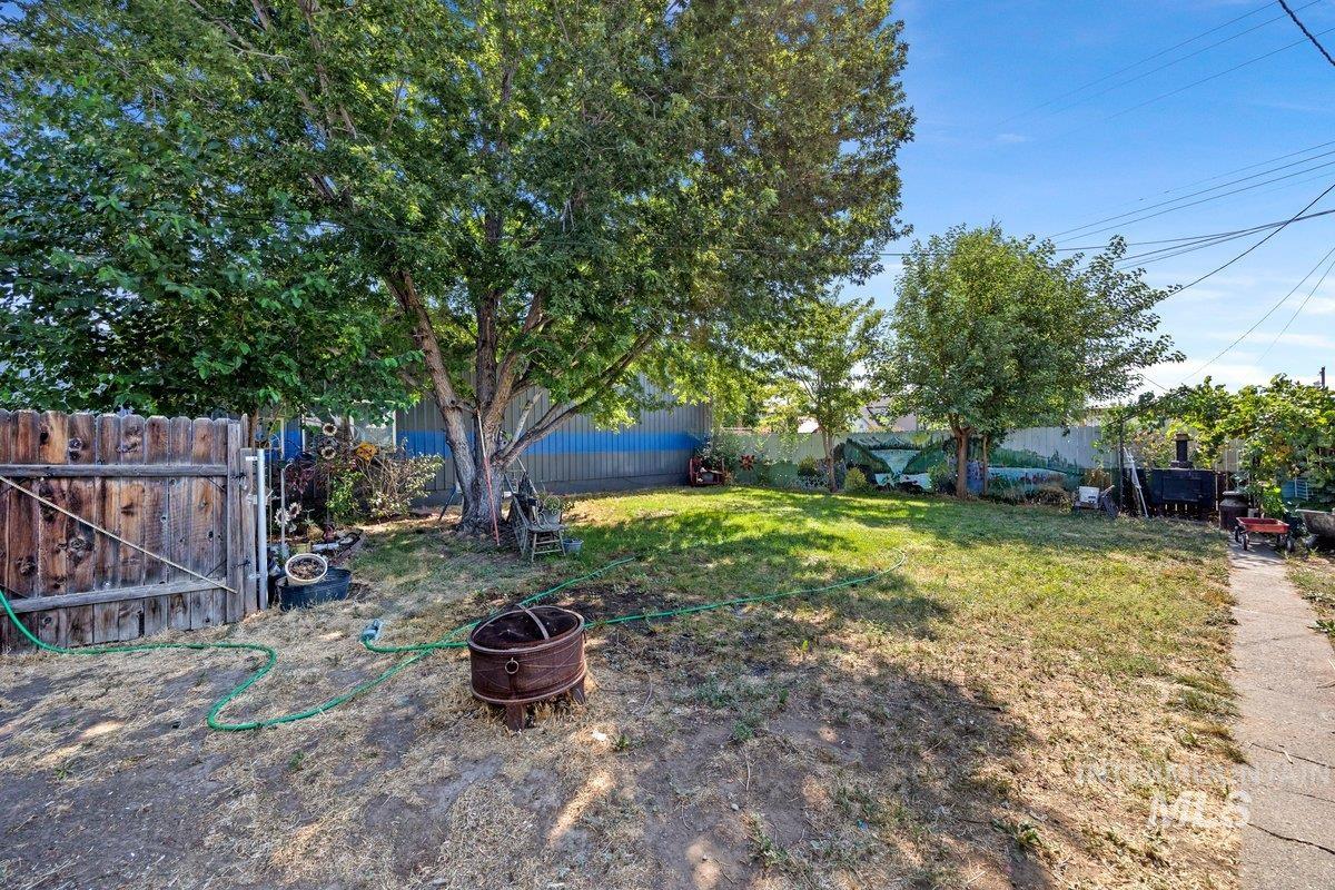 23 E 2nd Ave, Glenns Ferry, Idaho 83623, 3 Bedrooms, 1 Bathroom, Residential For Sale, Price $239,500,MLS 98994131