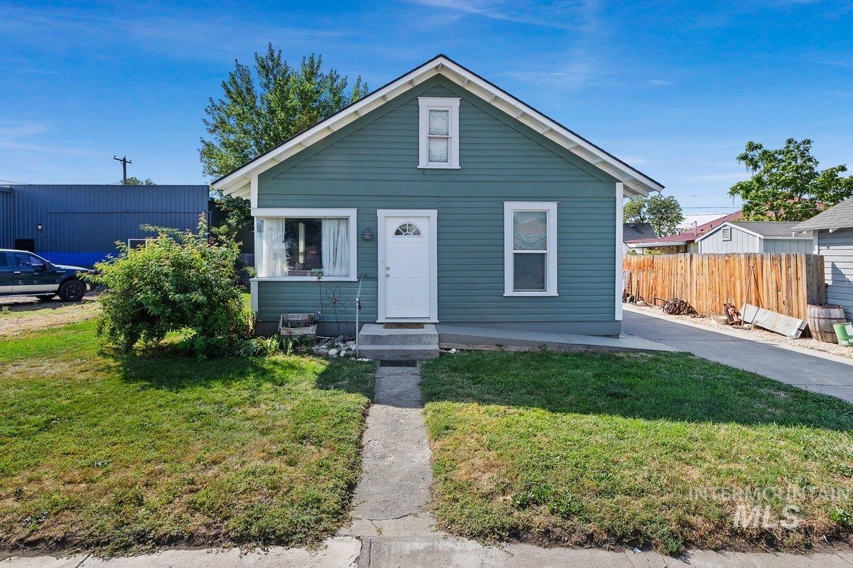 23 E 2nd Ave, Glenns Ferry, Idaho 83623, 3 Bedrooms, 1 Bathroom, Residential For Sale, Price $239,500,MLS 98994131