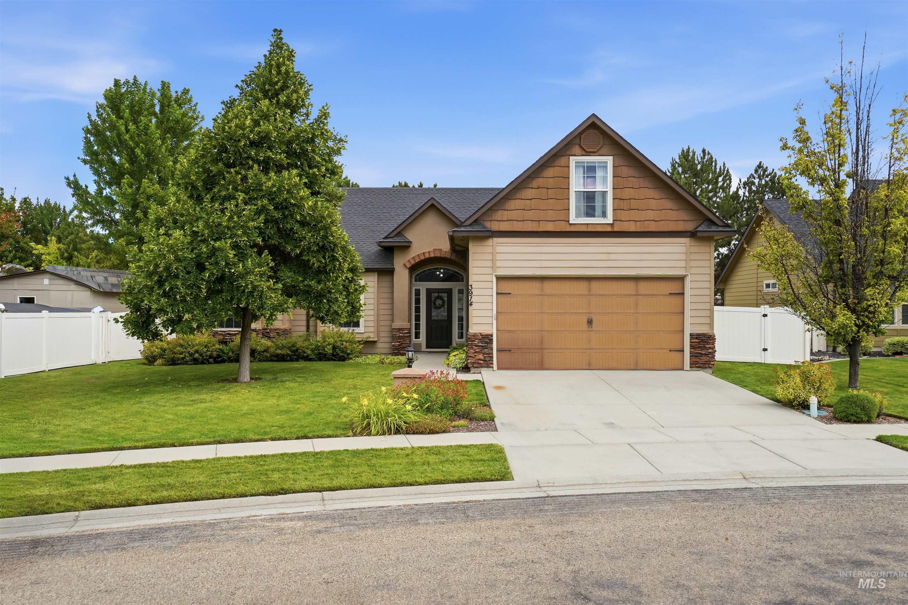 3914 S Raintree, Nampa, Idaho 83686, 3 Bedrooms, 2 Bathrooms, Residential For Sale, Price $429,900,MLS 98994145