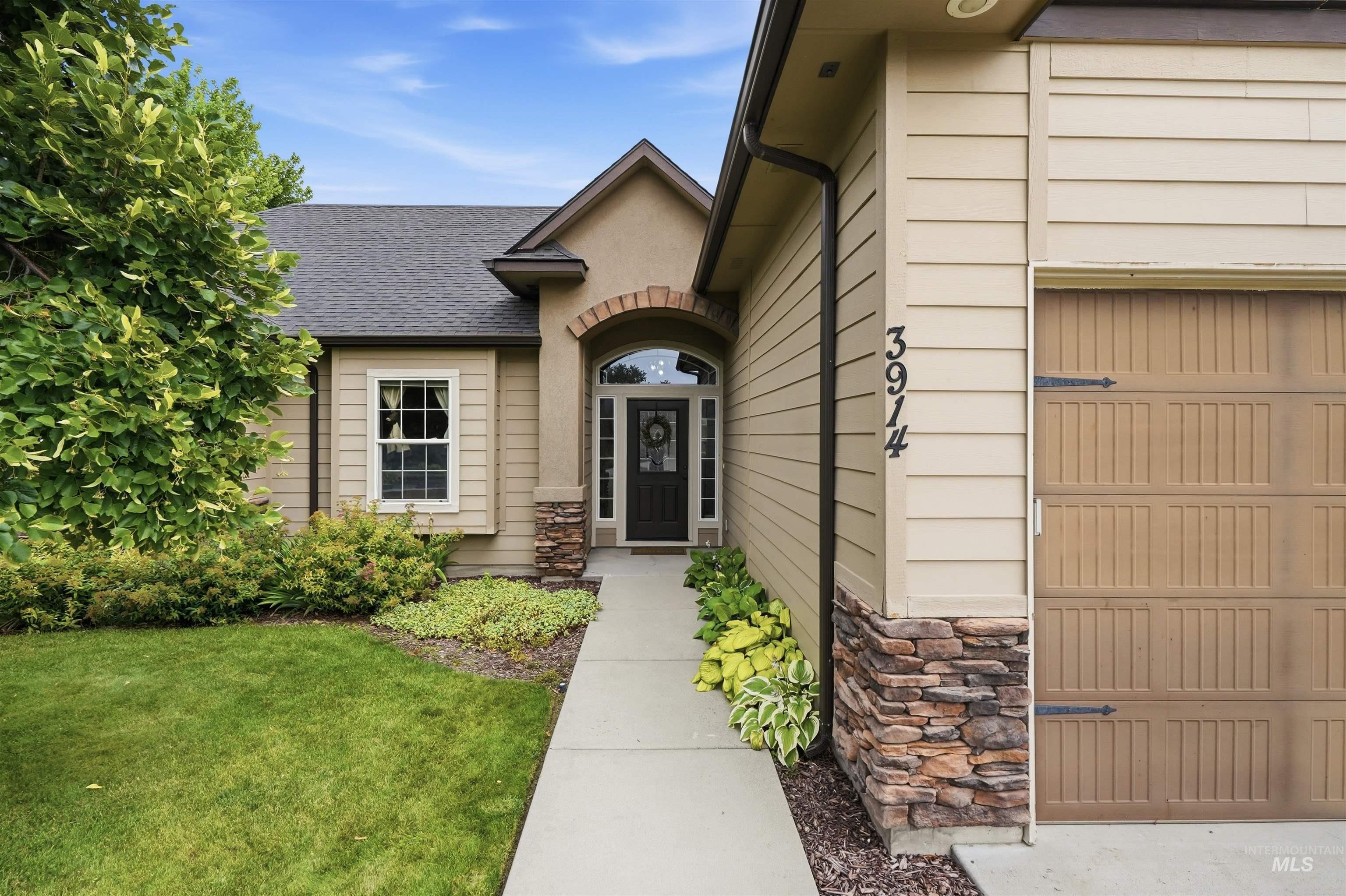 3914 S Raintree, Nampa, Idaho 83686, 3 Bedrooms, 2 Bathrooms, Residential For Sale, Price $429,900,MLS 98994145