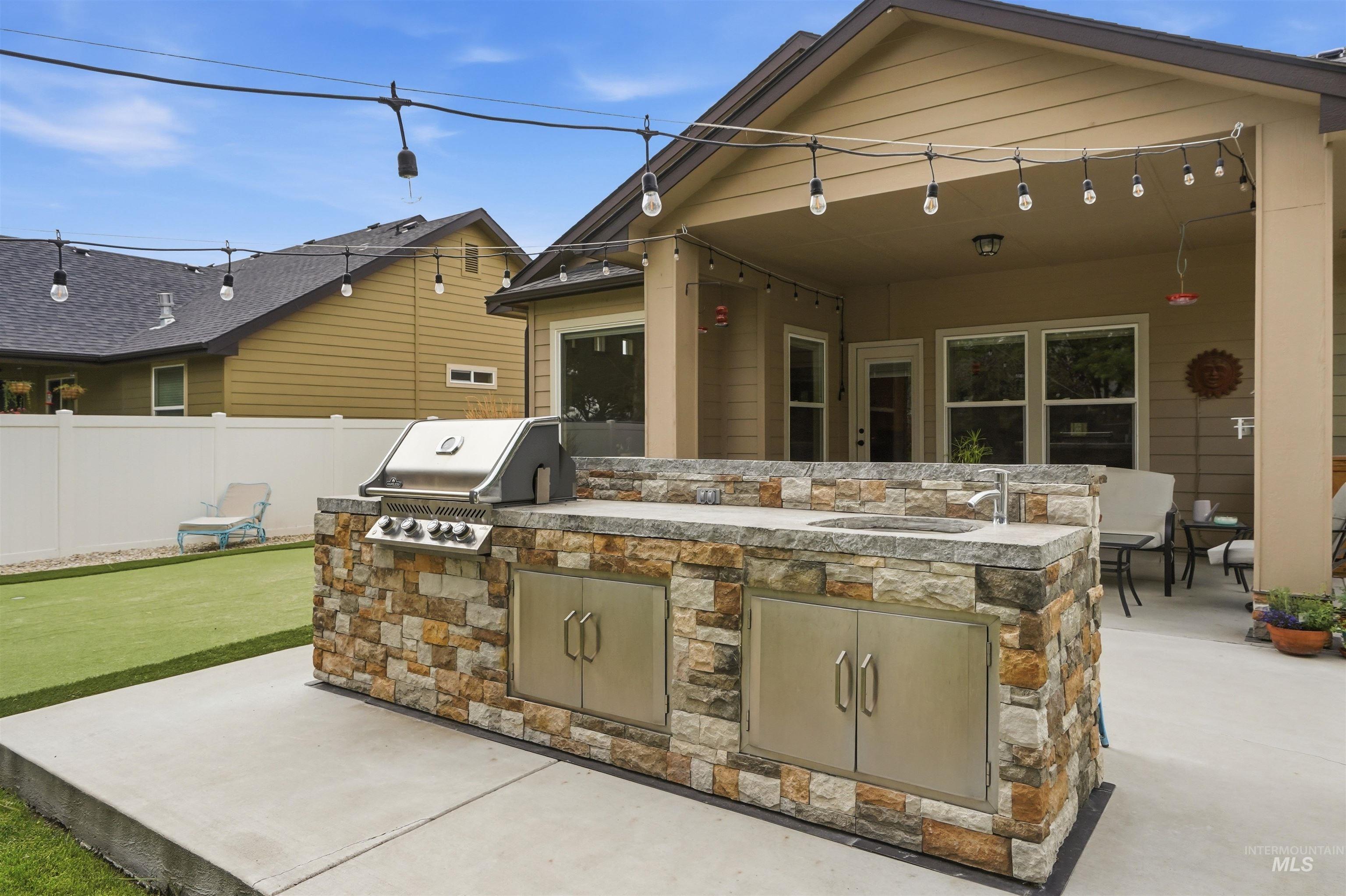 3914 S Raintree, Nampa, Idaho 83686, 3 Bedrooms, 2 Bathrooms, Residential For Sale, Price $429,900,MLS 98994145