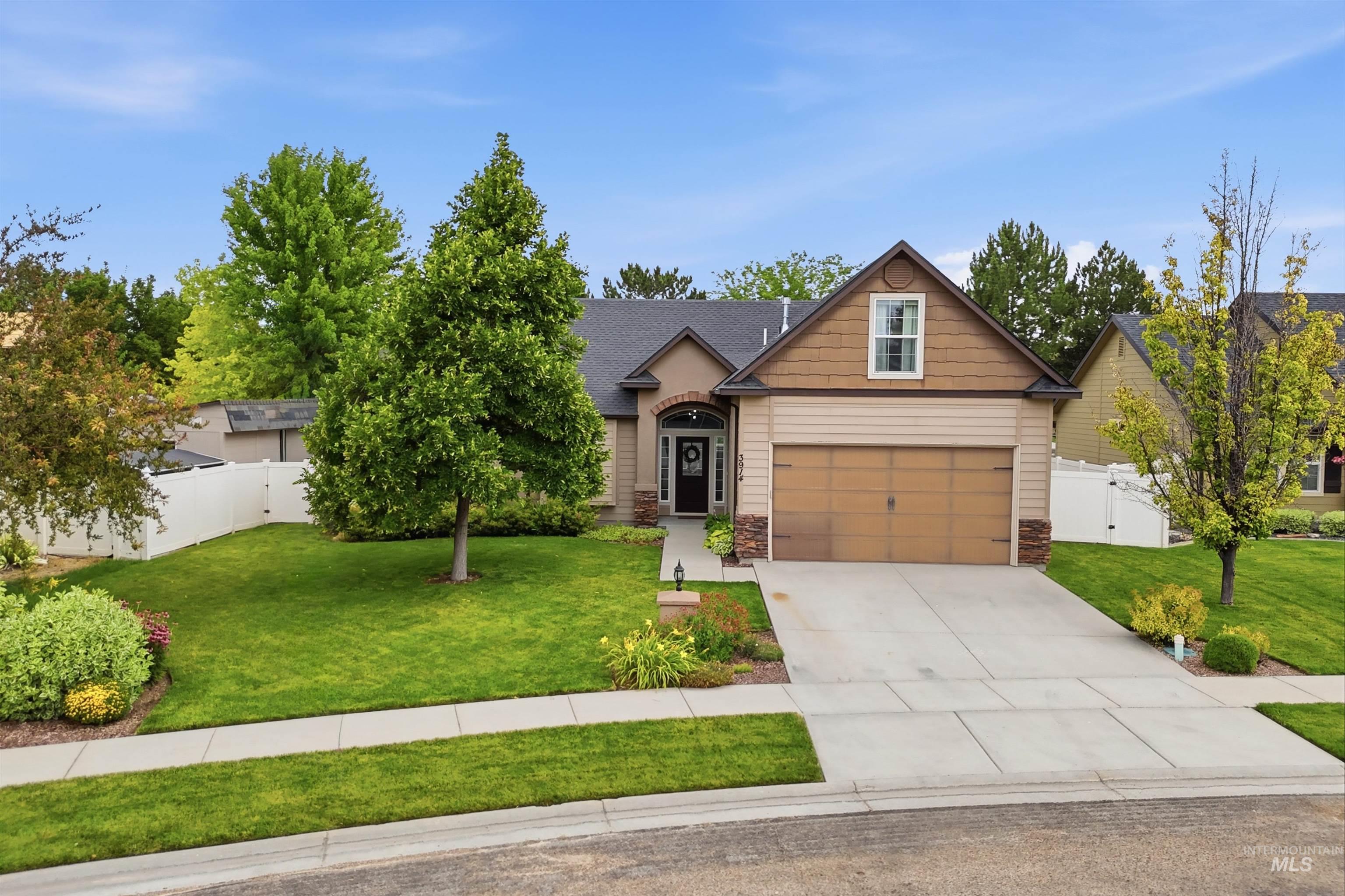 3914 S Raintree, Nampa, Idaho 83686, 3 Bedrooms, 2 Bathrooms, Residential For Sale, Price $429,900,MLS 98994145