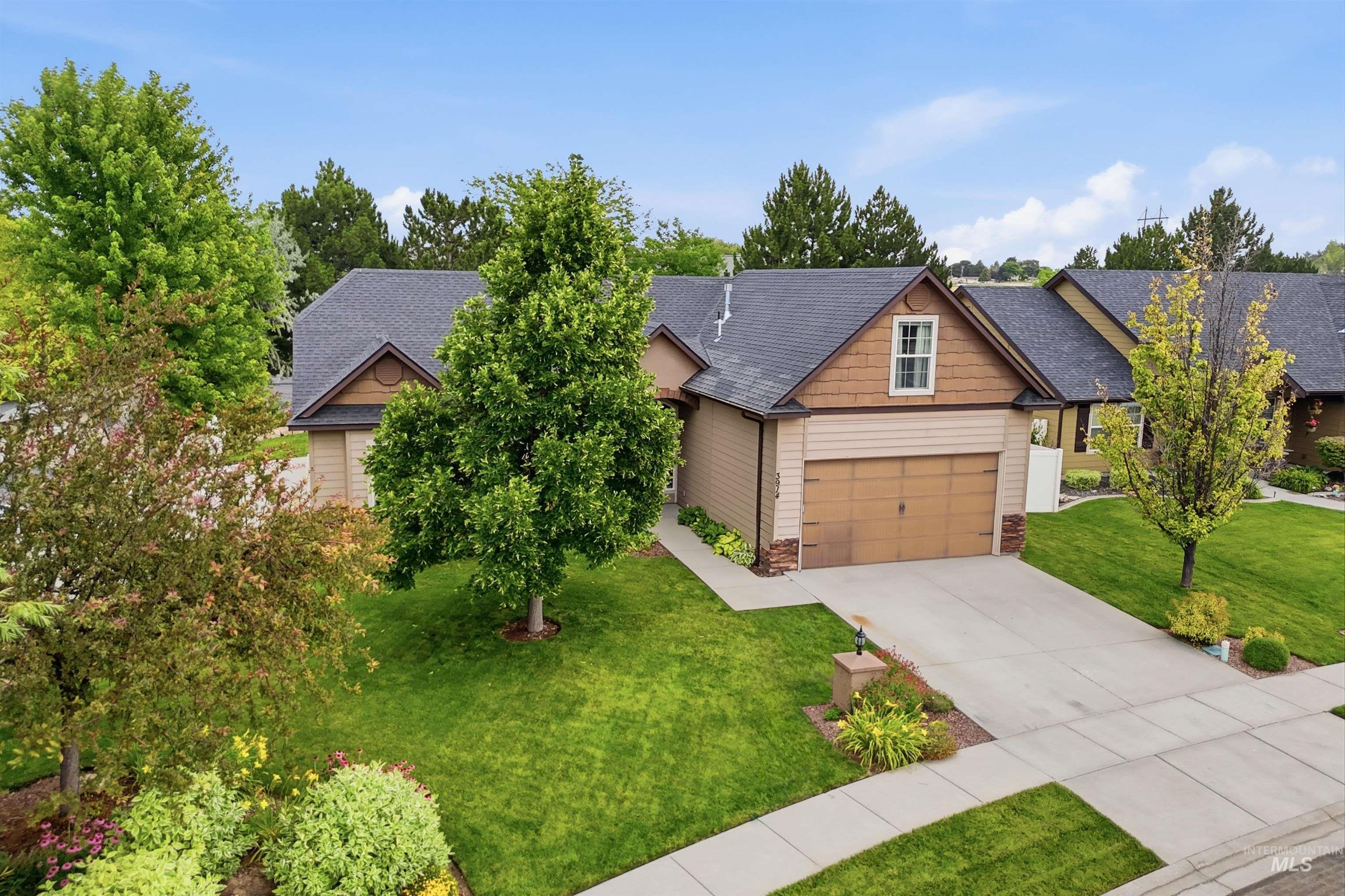 3914 S Raintree, Nampa, Idaho 83686, 3 Bedrooms, 2 Bathrooms, Residential For Sale, Price $429,900,MLS 98994145