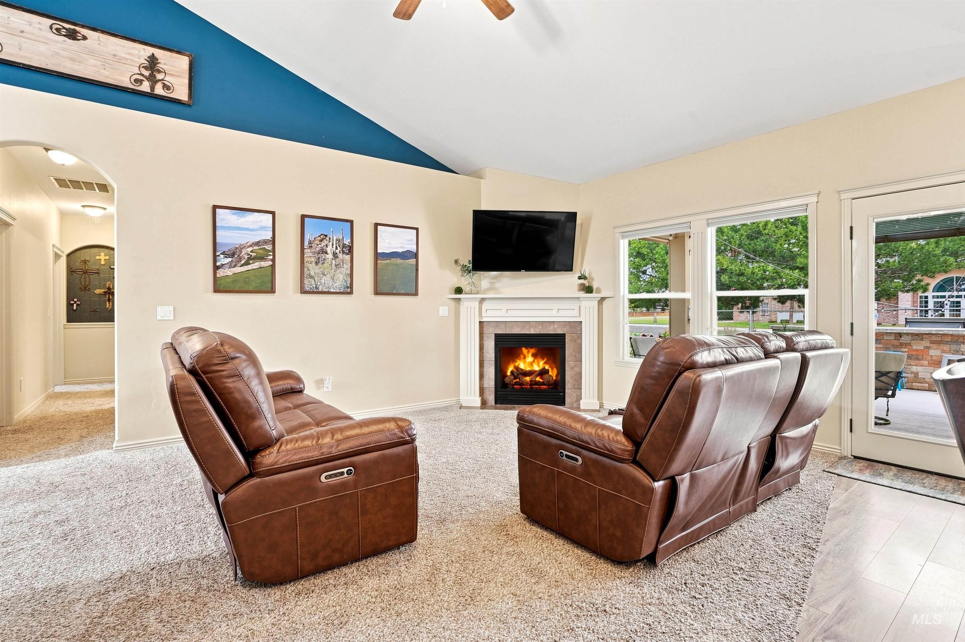 3914 S Raintree, Nampa, Idaho 83686, 3 Bedrooms, 2 Bathrooms, Residential For Sale, Price $429,900,MLS 98994145