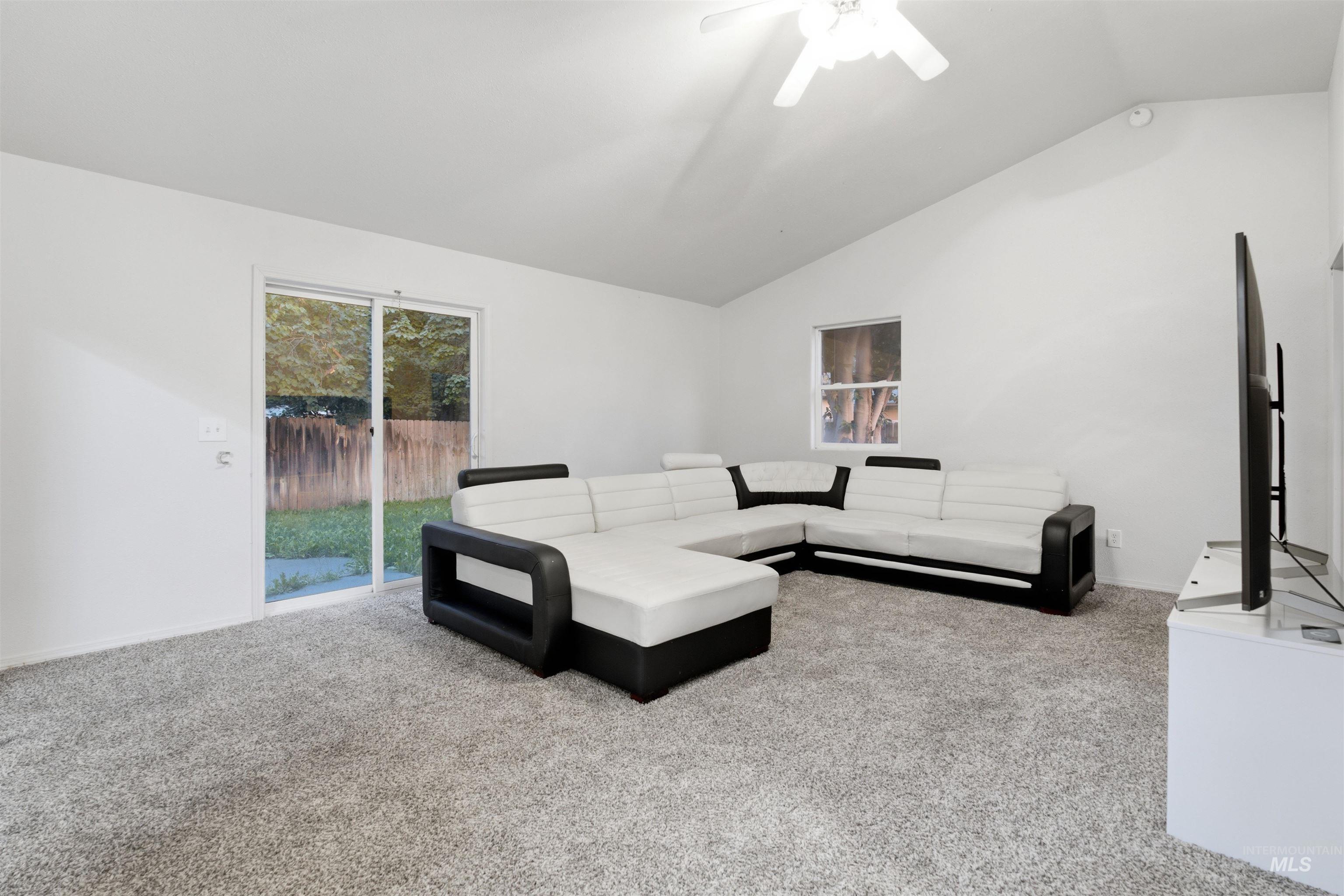 1911 W Tracy ct, Meridian, Idaho 83646, 4 Bedrooms, 2 Bathrooms, Residential For Sale, Price $415,000,MLS 98994155